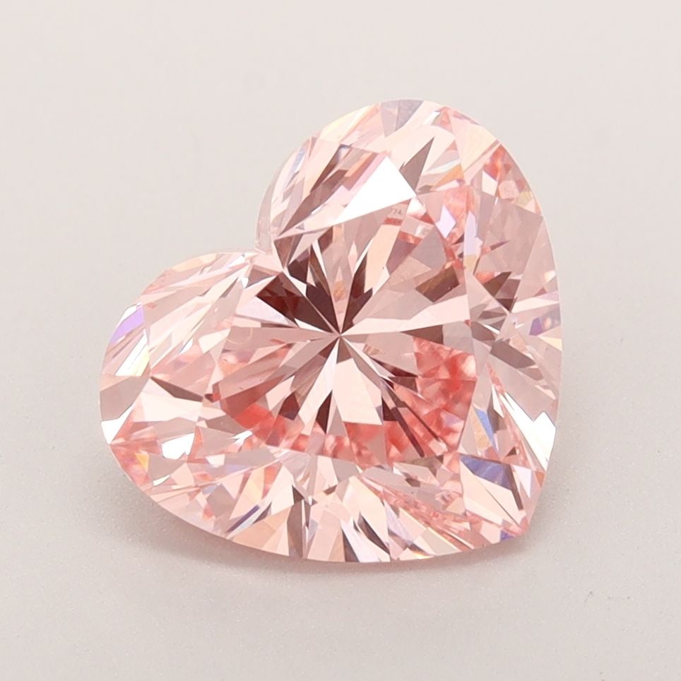 Loose Lab Diamond IGI Heart 3.11ct Fancy Vivid Pink VS1: Loose Lab Diamond IGI Heart 3.11ct Fancy Vivid Pink VS1 Loose lab-grown diamond weighing 3.11ct, heart shape with fancy vivid pink color and VS1 clarity, certified by IGI with excellent polish and sym
