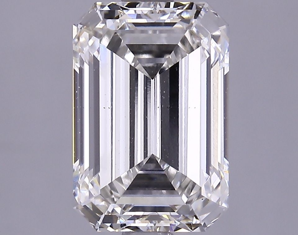 Loose Lab Diamond IGI Emerald 2.68ct G VS2: Loose Lab Diamond IGI Emerald 2.68ct G VS2 Loose lab-grown diamond IGI certified in emerald cut, weighing 2.68 ct, color G, clarity VS2, with excellent polish and symmetry, measurements 9.6L x 6.51W x