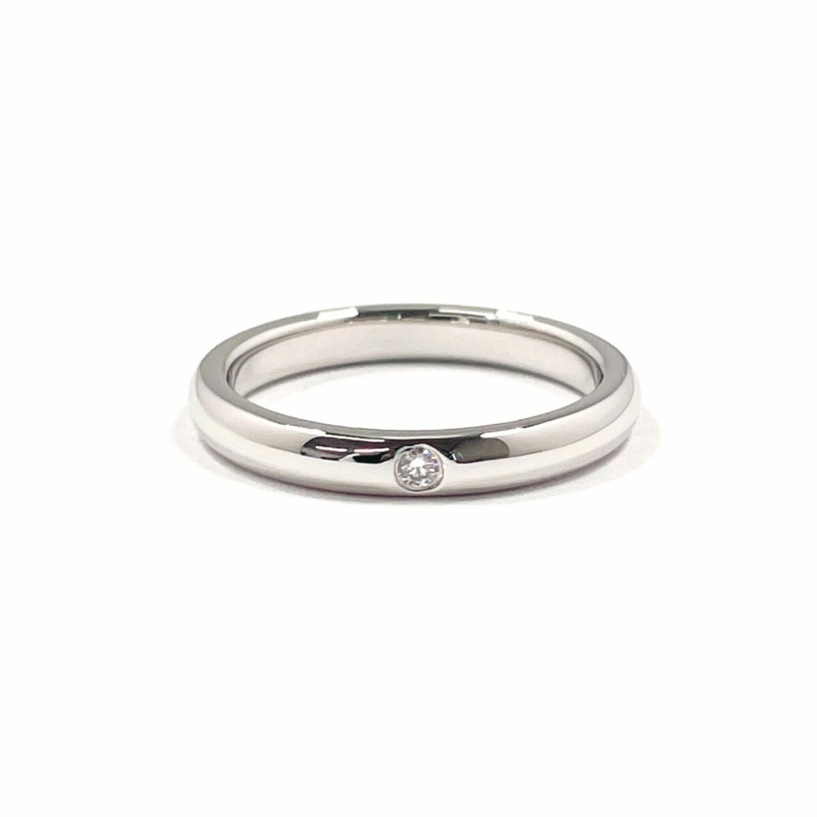 Platinum 950 Tiffany Band Ring: Platinum 950 Tiffany Band Ring Tiffany band ring for women, made of 950 platinum, US size 5.5, in used (like new) condition. Item Specifics: Brand: Tiffany Type: Band Ring Gender: Women Color: Silver