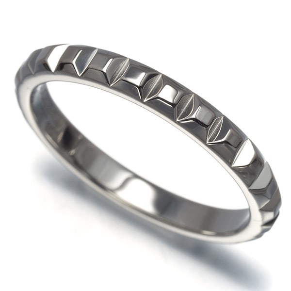 Boucheron Quatre Clou De Paris Ring Medium Eu56 950 Platinum: Boucheron Quatre Clou De Paris Ring Medium Eu56 950 Platinum The Boucheron Quatre Clou De Paris Ring is made of 950 platinum, is sized EU56, and features no main stone, originating from France. Item S