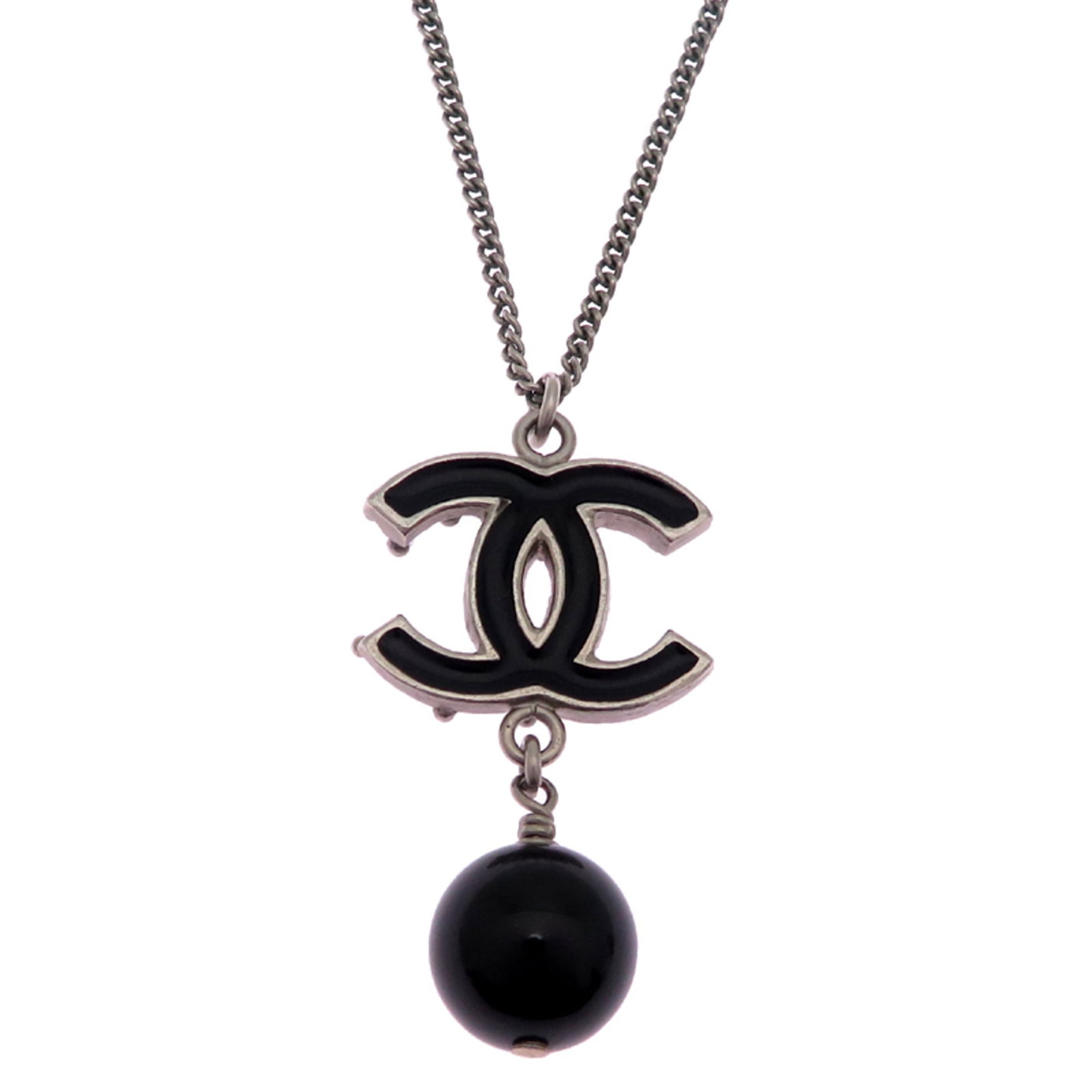 Women's Metal Necklace Chanel Coco Mark: Women's Metal Necklace Chanel Coco Mark The Women's Metal Necklace by Chanel features a silver finish, measuring 43 cm - 61 cm in neck circumference, and has a pendant size of 41mm x 22.2mm; it is in