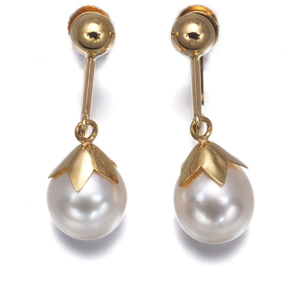Tasaki 18K 750 Yellow Gold Akoya Pearl Earrings 7.4mm Solitaire: Tasaki 18K 750 Yellow Gold Akoya Pearl Earrings 7.4mm Solitaire TASAKI 18K yellow gold earrings featuring 7.4mm Akoya pearls, designed as clip-on or screw without posts for pierced ears. Item Specific