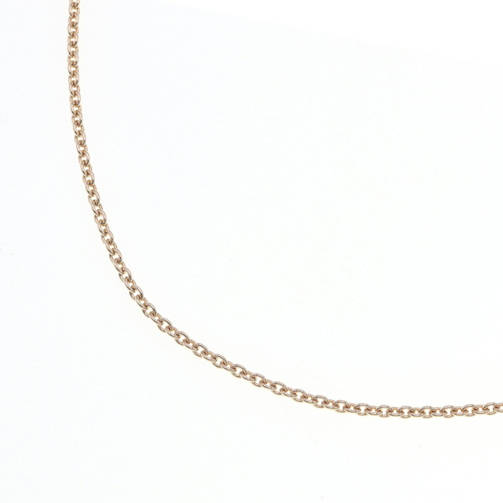 Chanel Women's 750 YG Pendant Chain Necklace: Chanel Women's 750 YG Pendant Chain Necklace This Chanel women's necklace features an 18K yellow gold pendant with a neck circumference adjustable between 37.5 cm and 40 cm. The item is in like-new