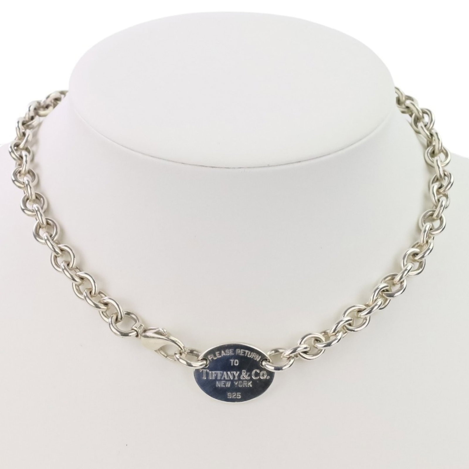 Tiffany & Co. Return to Tiffany Oval Tag Choker Necklace 925 Silver for Women: Tiffany & Co. Return to Tiffany Oval Tag Choker Necklace 925 Silver for Women Tiffany & Co. Return to Tiffany oval tag choker necklace in silver 925 measures 37 cm in neck circumference and features a