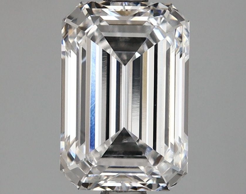 Loose Lab Diamond 2.19ct E VS1 - GIA Emerald: Loose Lab Diamond 2.19ct E VS1 - GIA Emerald Loose lab-grown diamond certified by GIA, with an emerald cut, weighing 2.19 carats, color E, VS1 clarity, and dimensions of 8.92L x 6.04W x 4.1H. Item Spe