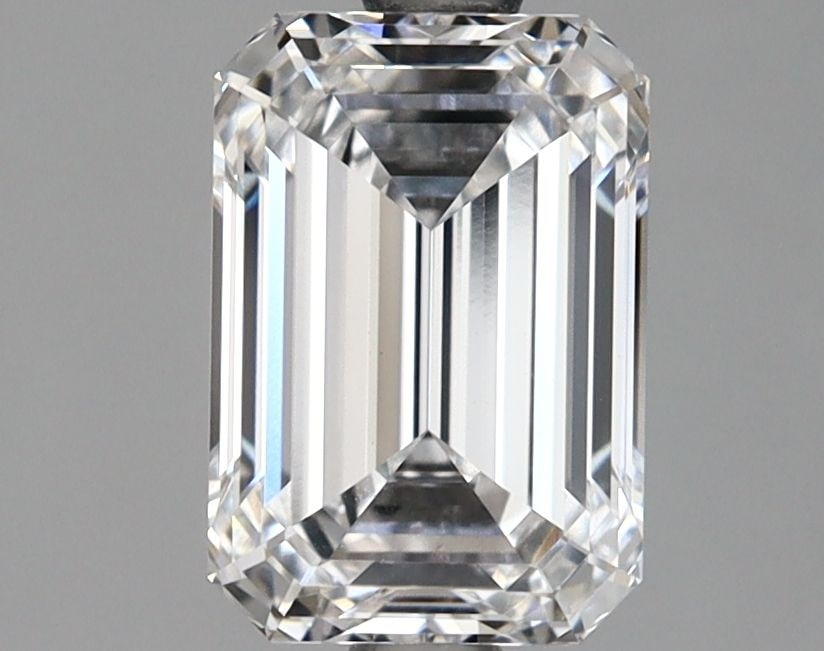 Loose Lab Diamond GIA Emerald 2.06ct D VS1: Loose Lab Diamond GIA Emerald 2.06ct D VS1 This loose lab-grown diamond is certified by GIA, with an emerald cut weighing 2.06 carats, color grade D, and clarity grade VS1, featuring measurements of 8