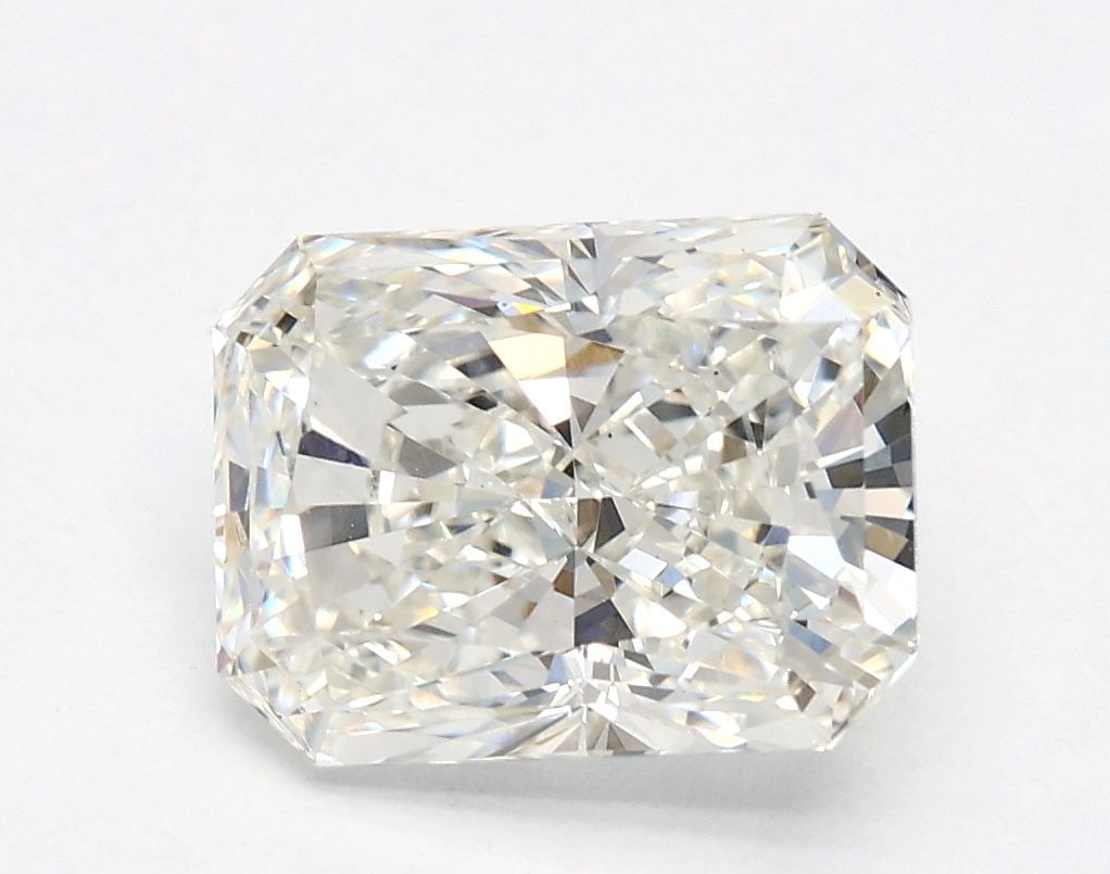 Loose Lab Diamond 2.04ct F VS1 - IGI Radiant: Loose Lab Diamond 2.04ct F VS1 - IGI Radiant Loose lab diamond of 2.04ct with an F color and VS1 clarity, showcasing excellent polish and symmetry. Certified by IGI, with measurements of 8.44L x