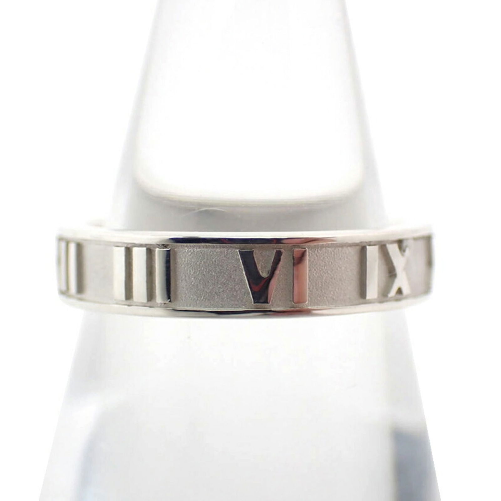 Tiffany Sterling Silver 925 Band Ring: Tiffany Sterling Silver 925 Band Ring Tiffany's sterling silver 925 band ring for women is in like new condition with a US size of 5.5 and shows hardly any signs of usage. Item Specifics: Brand: