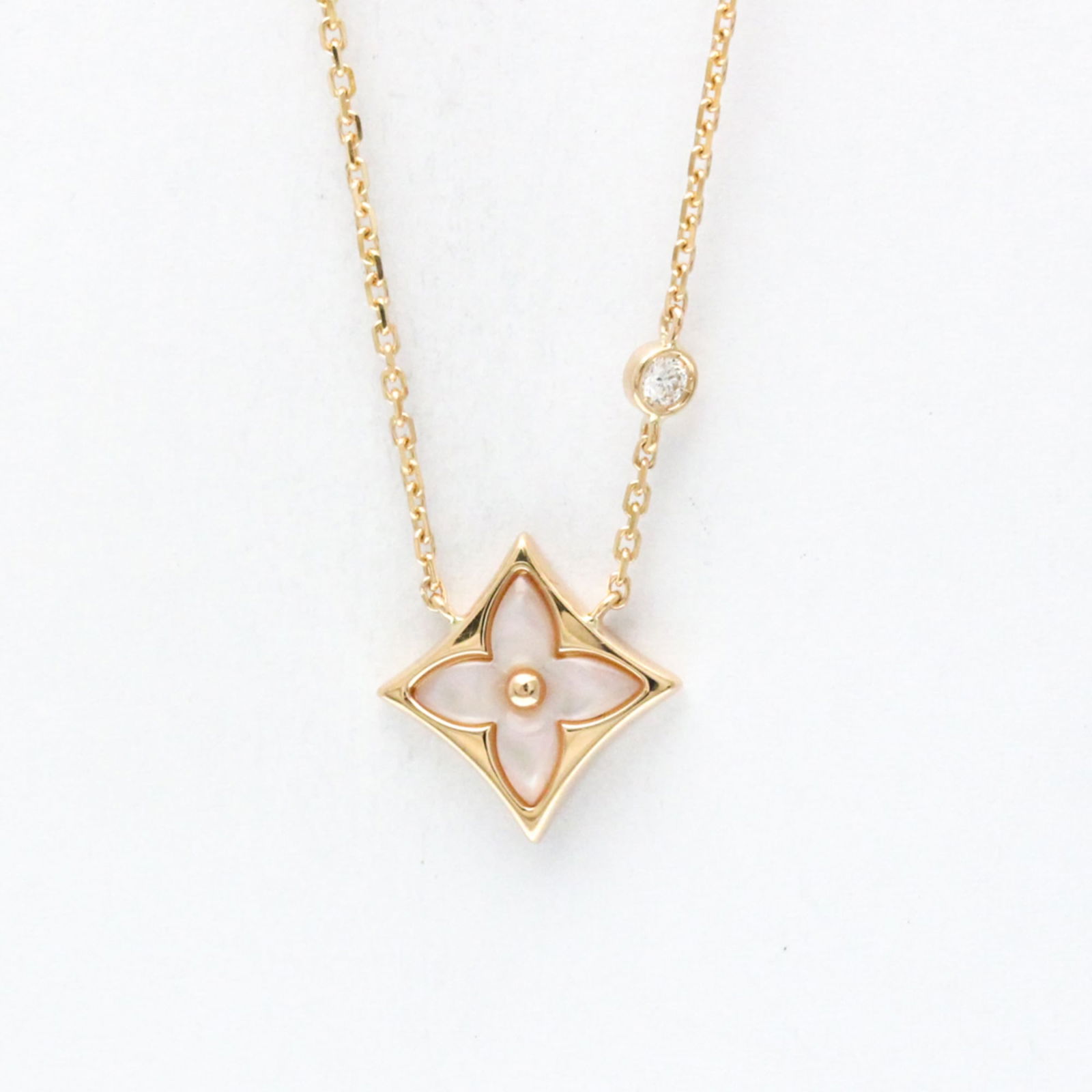 Women Fashion Pendant Necklace (Pink Gold) - Louis Vuitton Pandantif Star Blossom BB Necklace: Women Fashion Pendant Necklace (Pink Gold) - Louis Vuitton Pandantif Star Blossom BB Necklace Q93892 Pink Gold (18K) Mother Of Pearl Men This listing features Women Fashion Pendant Necklace (Pink