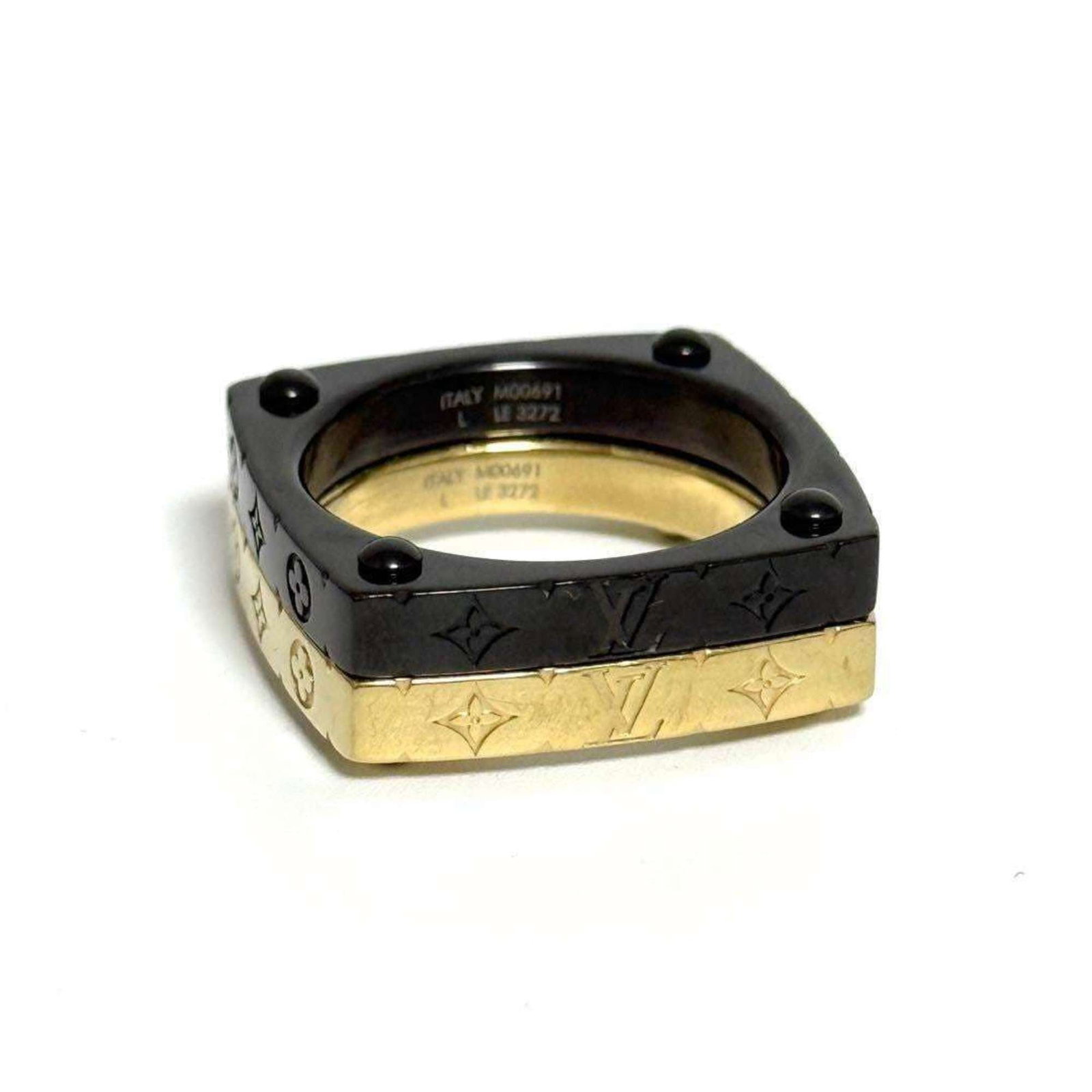 Louis Vuitton Metal Band Ring: Louis Vuitton Metal Band Ring This listing features Louis Vuitton Metal Band Ring. Item specifics are provided below. Item Specifics: Brand: Louis Vuitton Type: Band Ring Gender: Men Material: Metal U