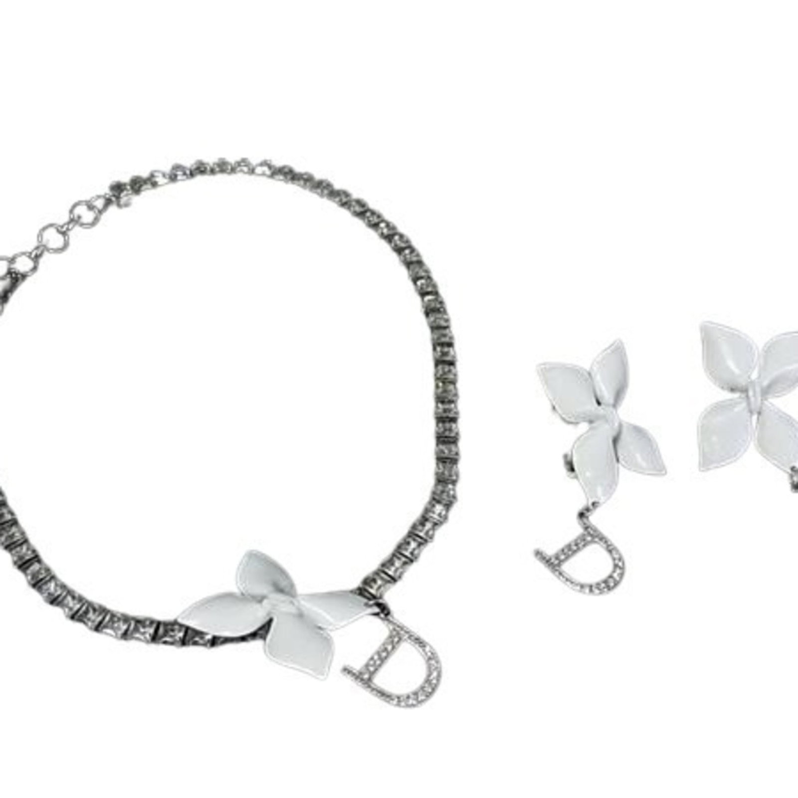 Metal Christian Dior Clip Earrings: Metal Christian Dior Clip Earrings This listing features Metal Christian Dior Clip Earrings. Item specifics are provided below. Item Specifics: Brand: Christian Dior Type: Clip Earrings Style: