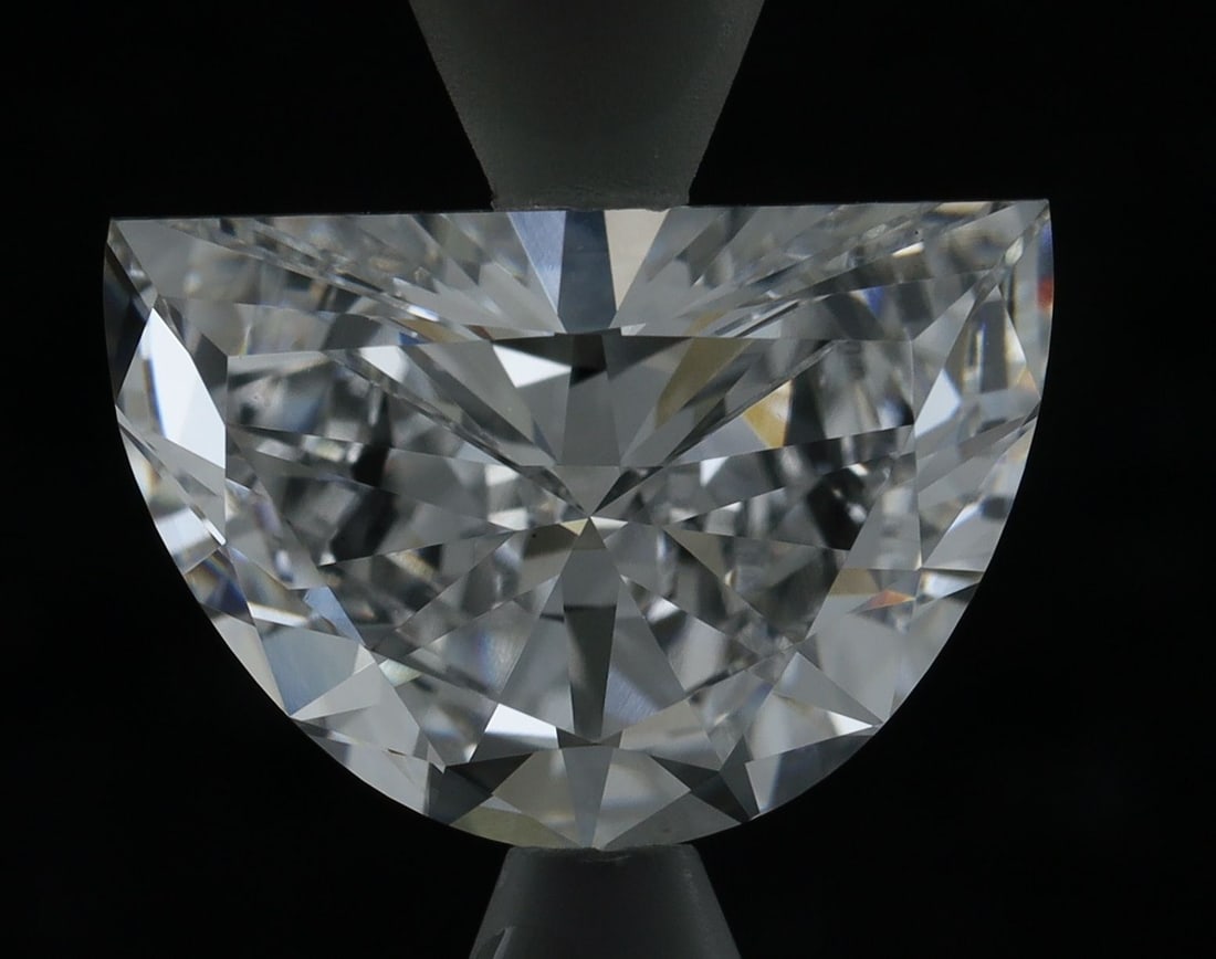 Loose Lab Diamond - IGI Half Moon 2.01ct D VS1: Loose Lab Diamond - IGI Half Moon 2.01ct D VS1 This listing features Loose Lab Diamond - IGI Half Moon 2.01ct D VS1. Item specifics are provided below. Item Specifics: Source: This Is A Real Diamond