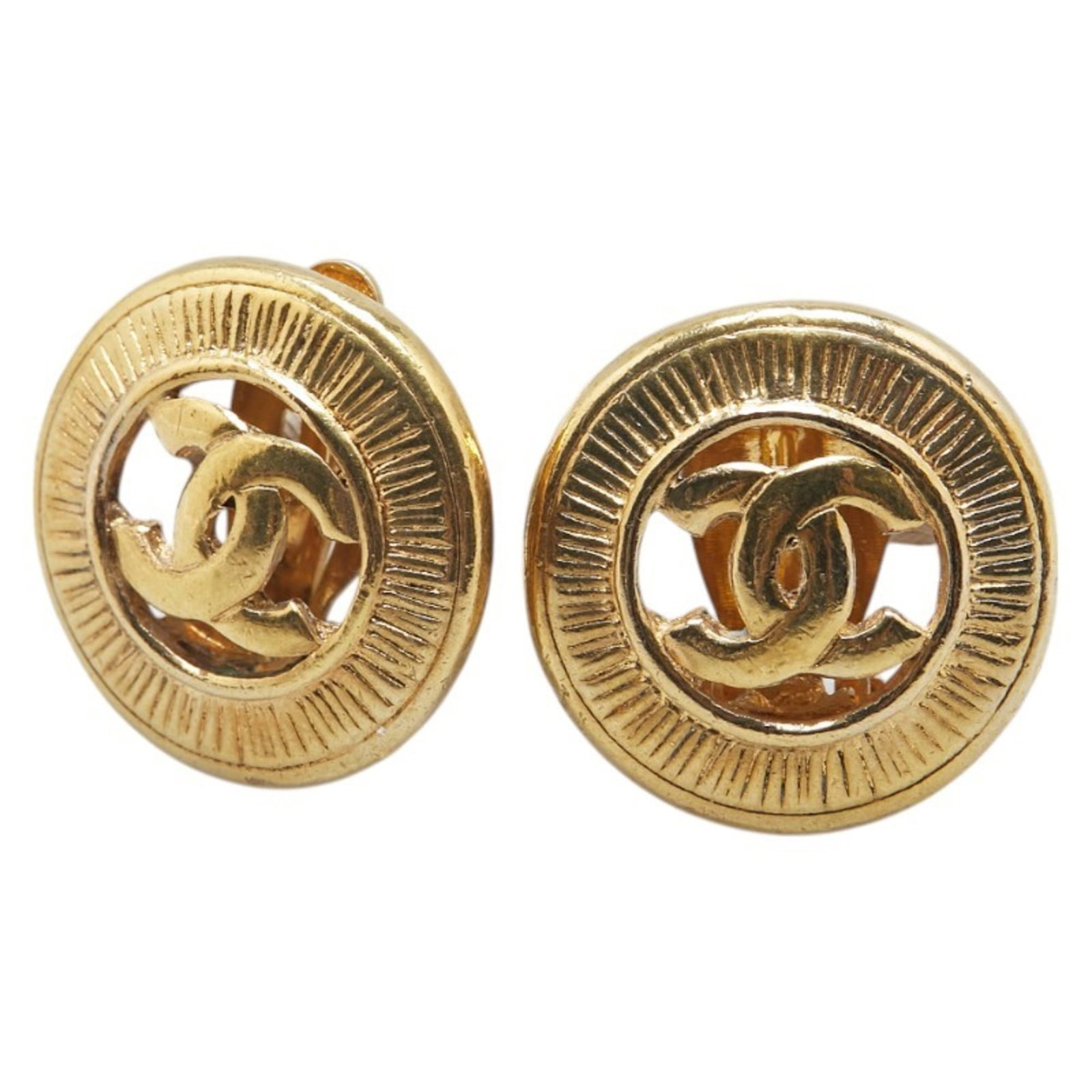Earrings Chanel Clip: Earrings Chanel Clip This listing features Earrings Chanel Clip. Item specifics are provided below. Item Specifics: Brand: Chanel Type: Clip Earrings Gender: Women Color: Gold Size (Hxwxd): 24.80mm x