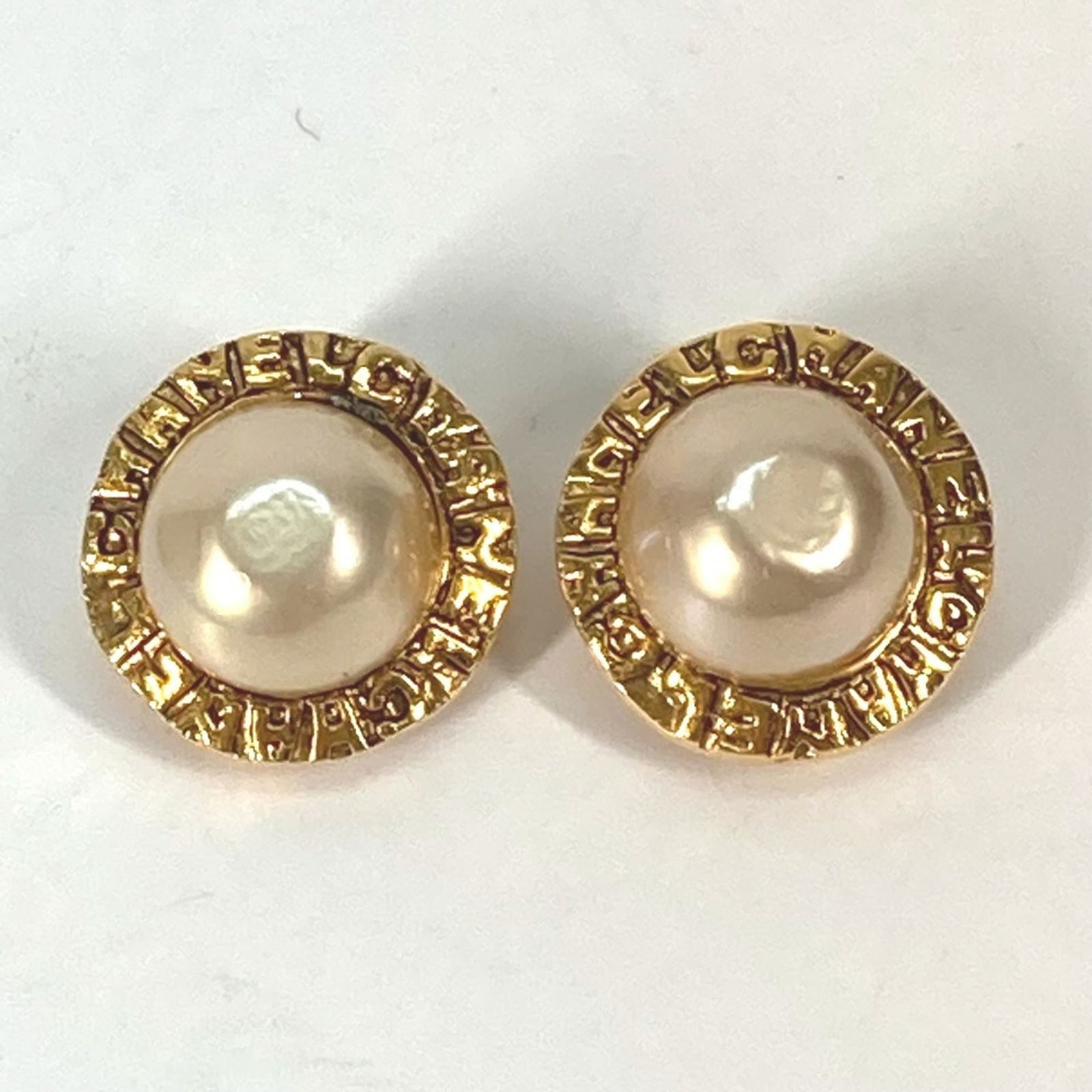 Chanel Metal Clip Earrings (1 of 15)
