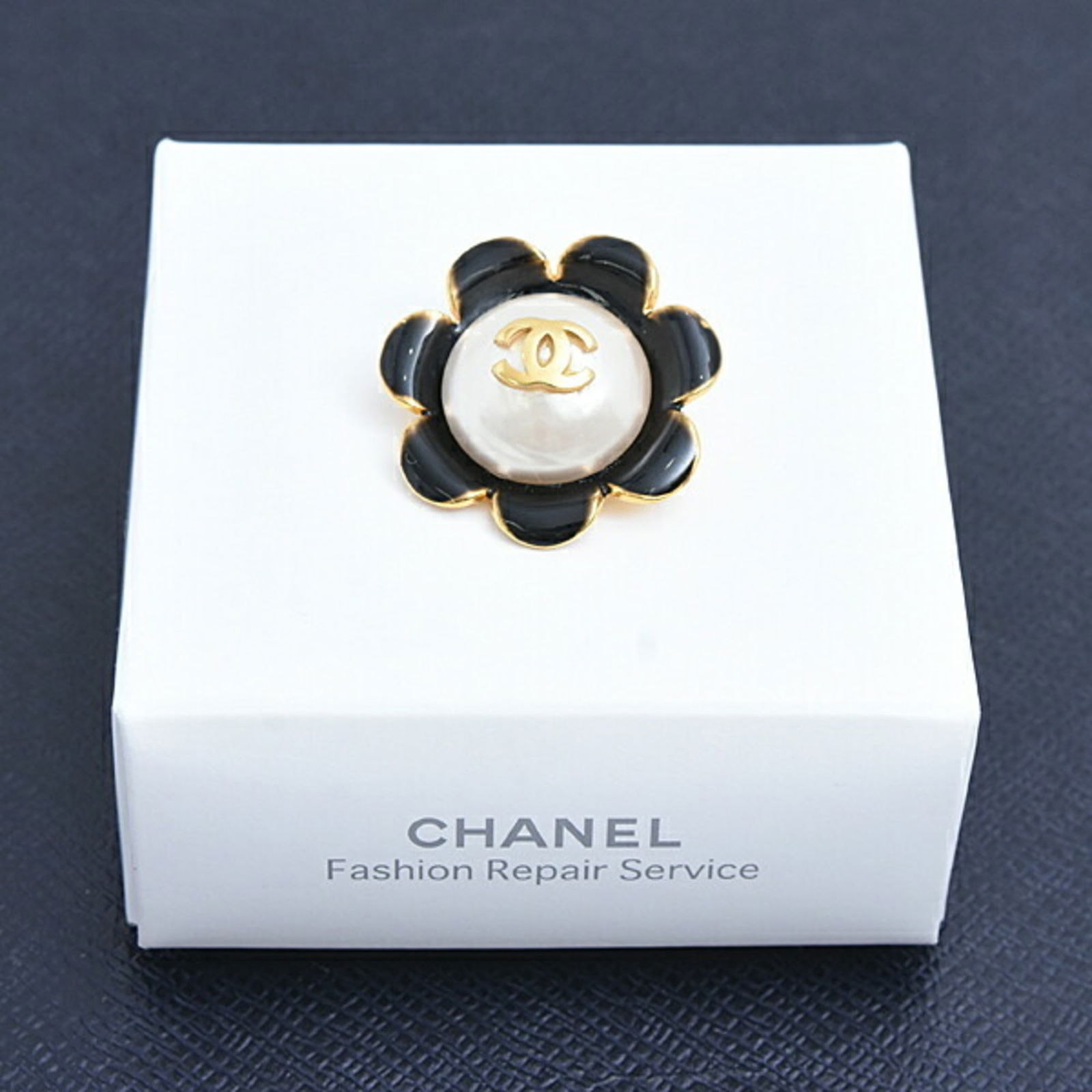 Brooch Chanel - 10