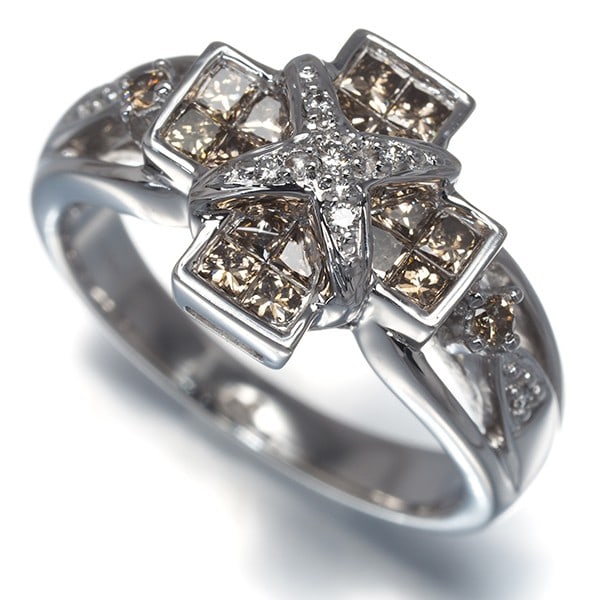 Wg Les Essentielles Ring Brown &Clear Diamond Cross Us6.5-6.75 18K: Wg Les Essentielles Ring Brown &Clear Diamond Cross Us6.5-6.75 18K This listing features Wg Les Essentielles Ring Brown &Clear Diamond Cross Us6.5-6.75 18K. Item specifics are provided below. Item Spe