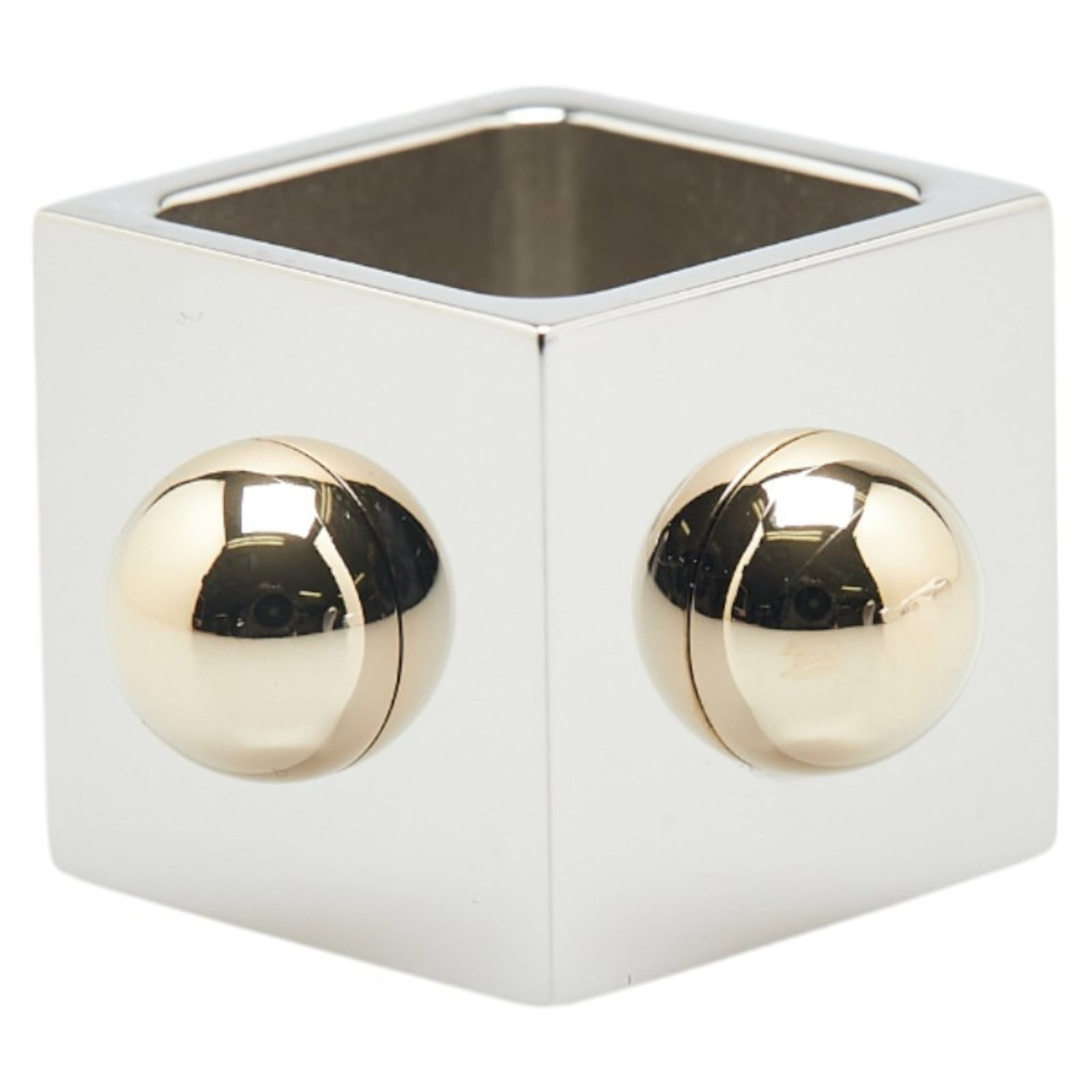 Hermes Metal Band Ring: Hermes Metal Band Ring This listing features Hermes Metal Band Ring. Item specifics are provided below. Item Specifics: Brand: Hermes Type: Band Ring Gender: Women Color: Cyan Material: Metal Stone