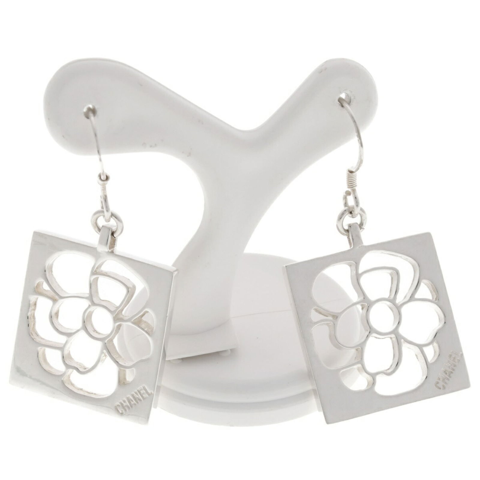 925 Chanel Drop Earrings Silver: 925 Chanel Drop Earrings Silver This listing features 925 Chanel Drop Earrings Silver. Item specifics are provided below. Item Specifics: Brand: Chanel Type: Drop Earrings Gender: Women Material: