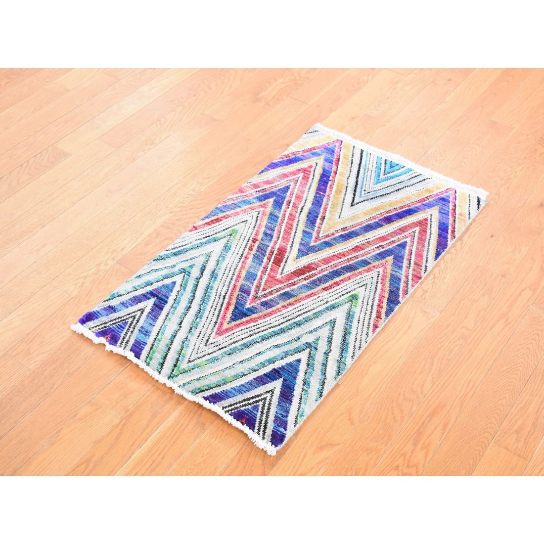 Rug 2'x3'3" Red Hand Knotted Chevron Design Sari Silk with Textured Wool - 2