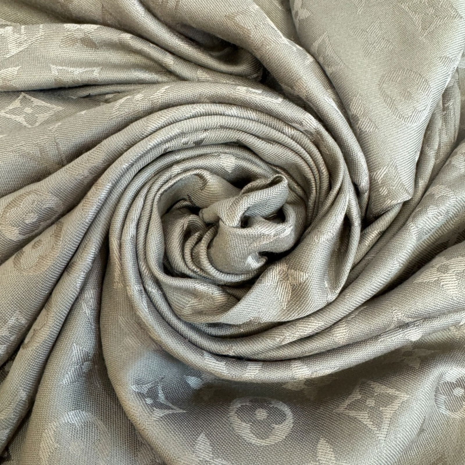 Silk - Louis Vuitton Shawl Wool (1 of 16)