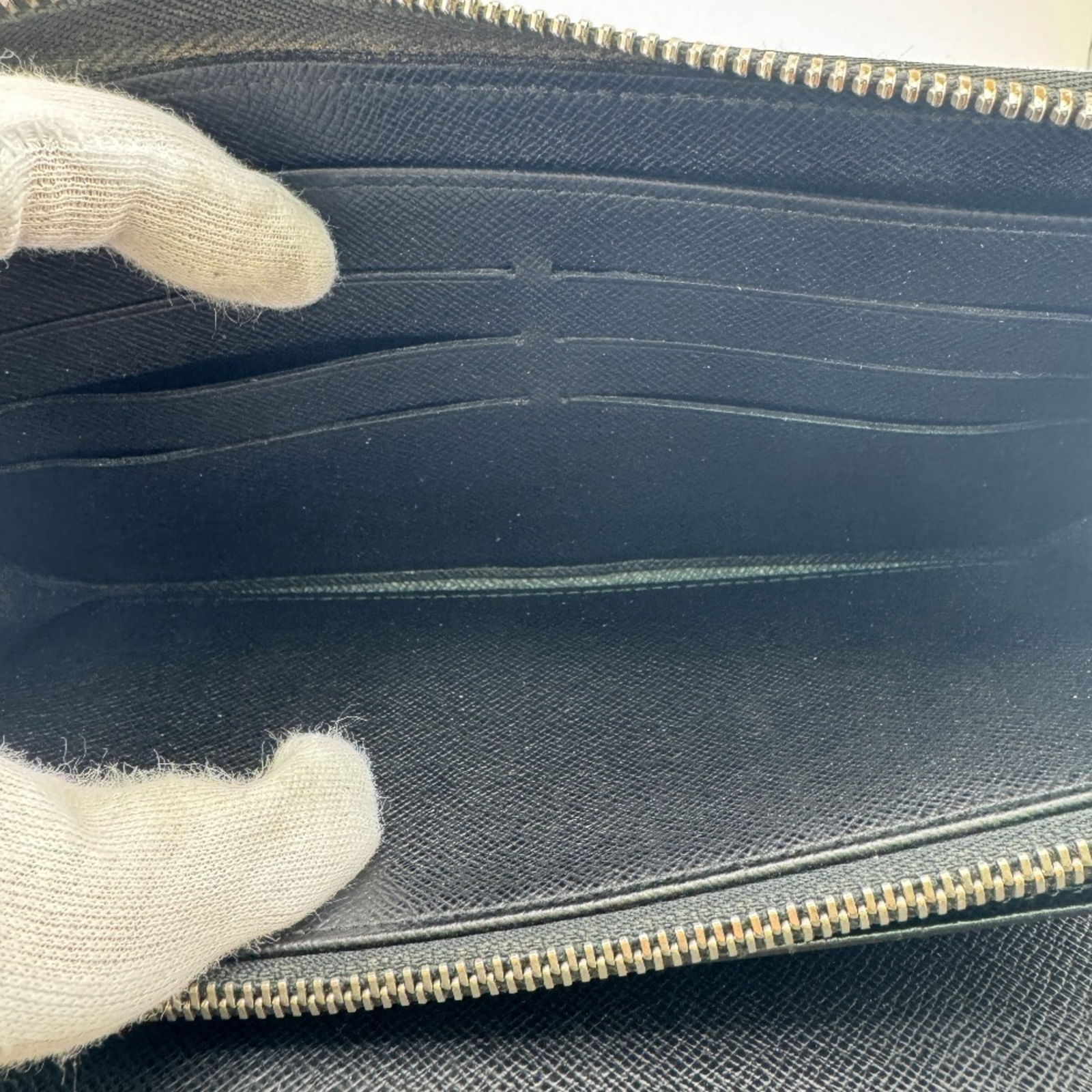 Leather Louis Vuitton Coin Purse/ Coin Case - 10