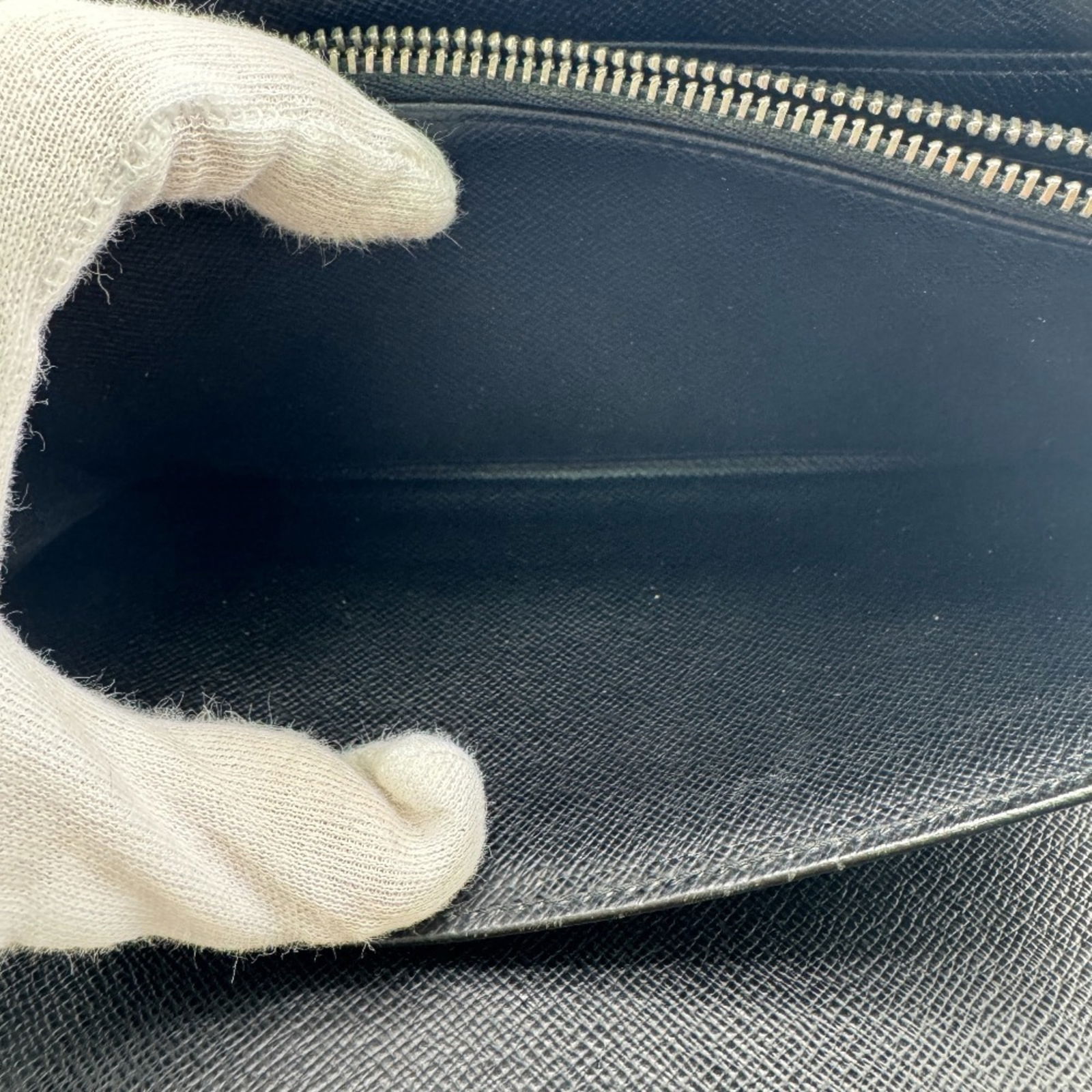 Leather Louis Vuitton Coin Purse/ Coin Case - 12