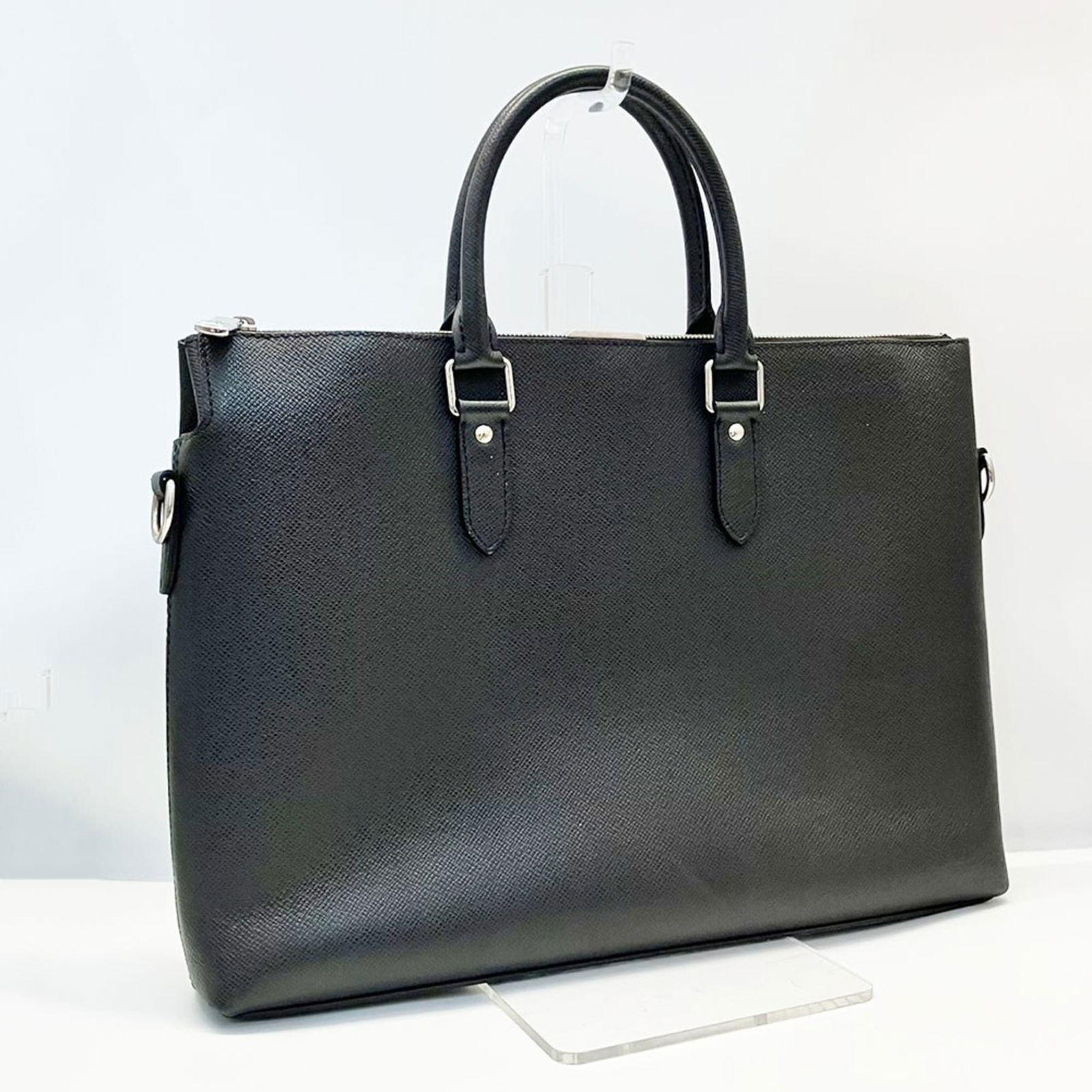 Leather Louis Vuitton Handbag Taiga - 2