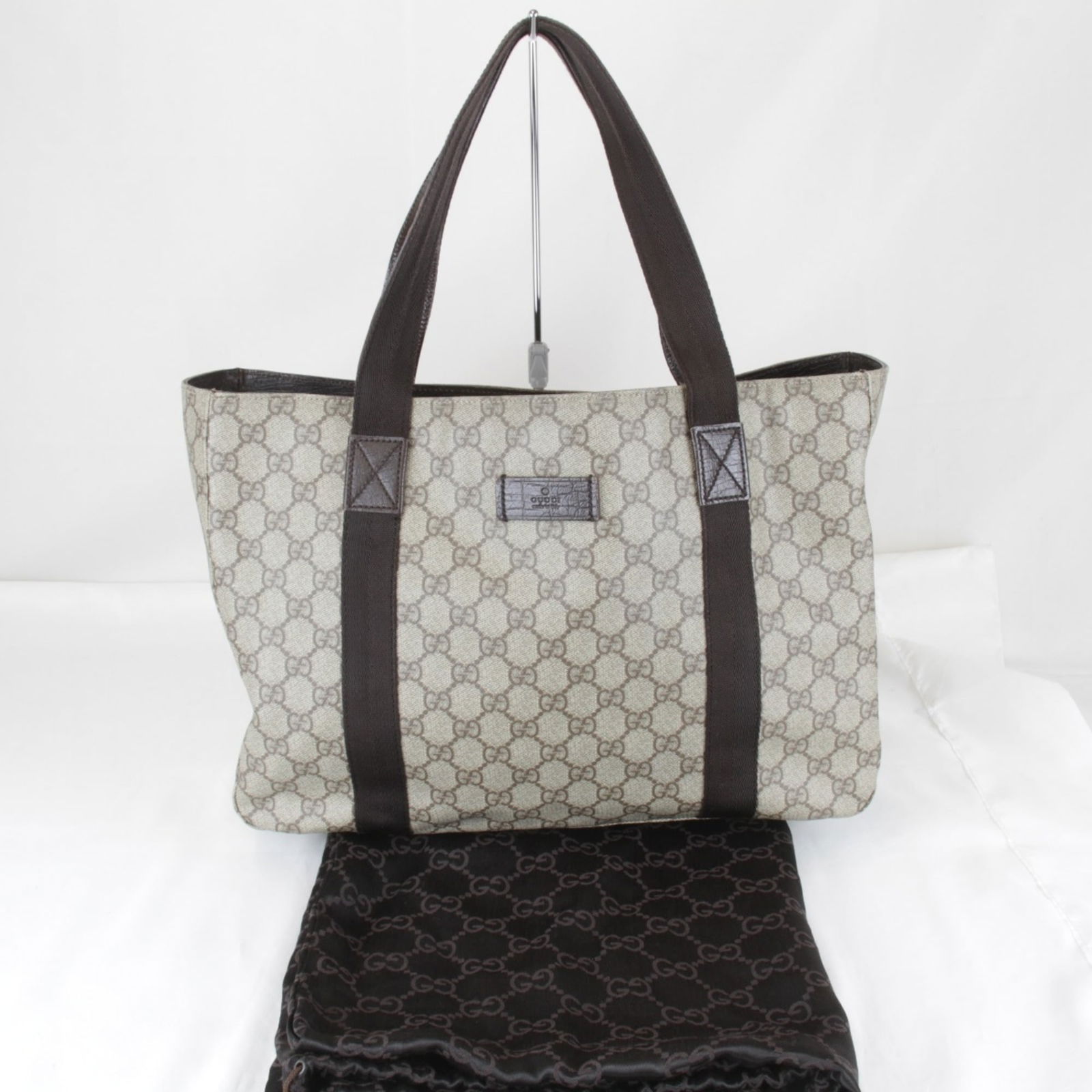 Supreme Gucci Tote Bag Gg: Supreme Gucci Tote Bag Gg This listing features Supreme Gucci Tote Bag Gg. Item specifics are provided below. Item Specifics: Brand: Gucci Type: Tote Bag Material: Gg Supreme Color: Brown Gender: Wome