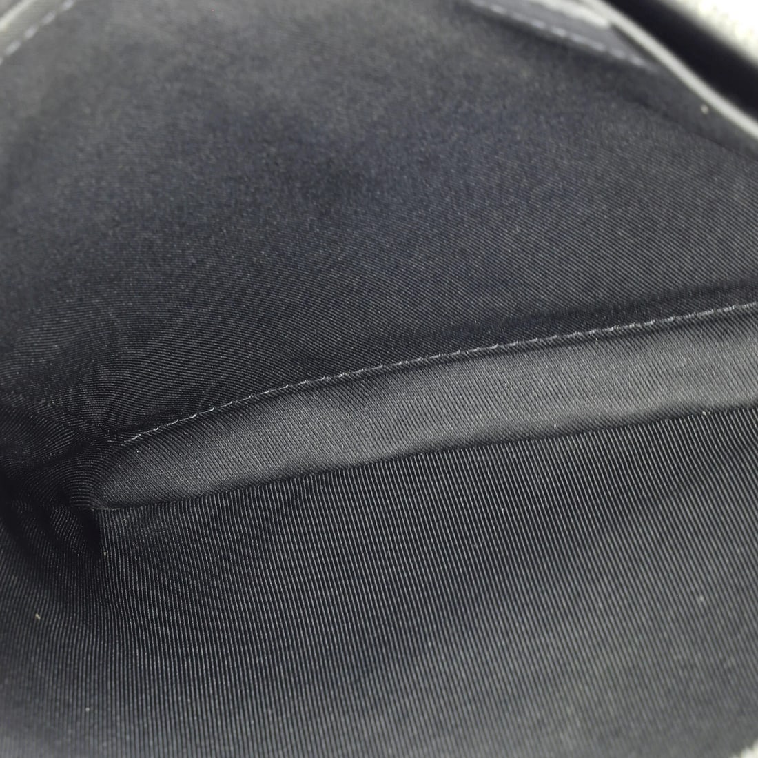 GM Louis Vuitton Discovery Pochette Monogram Shadow Leather - 5