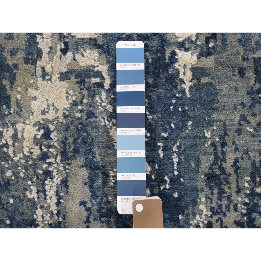 Rug 6'2"x6'2" Round Abstract Design Wool and Pure Silk Blue Hand Knotted - 4