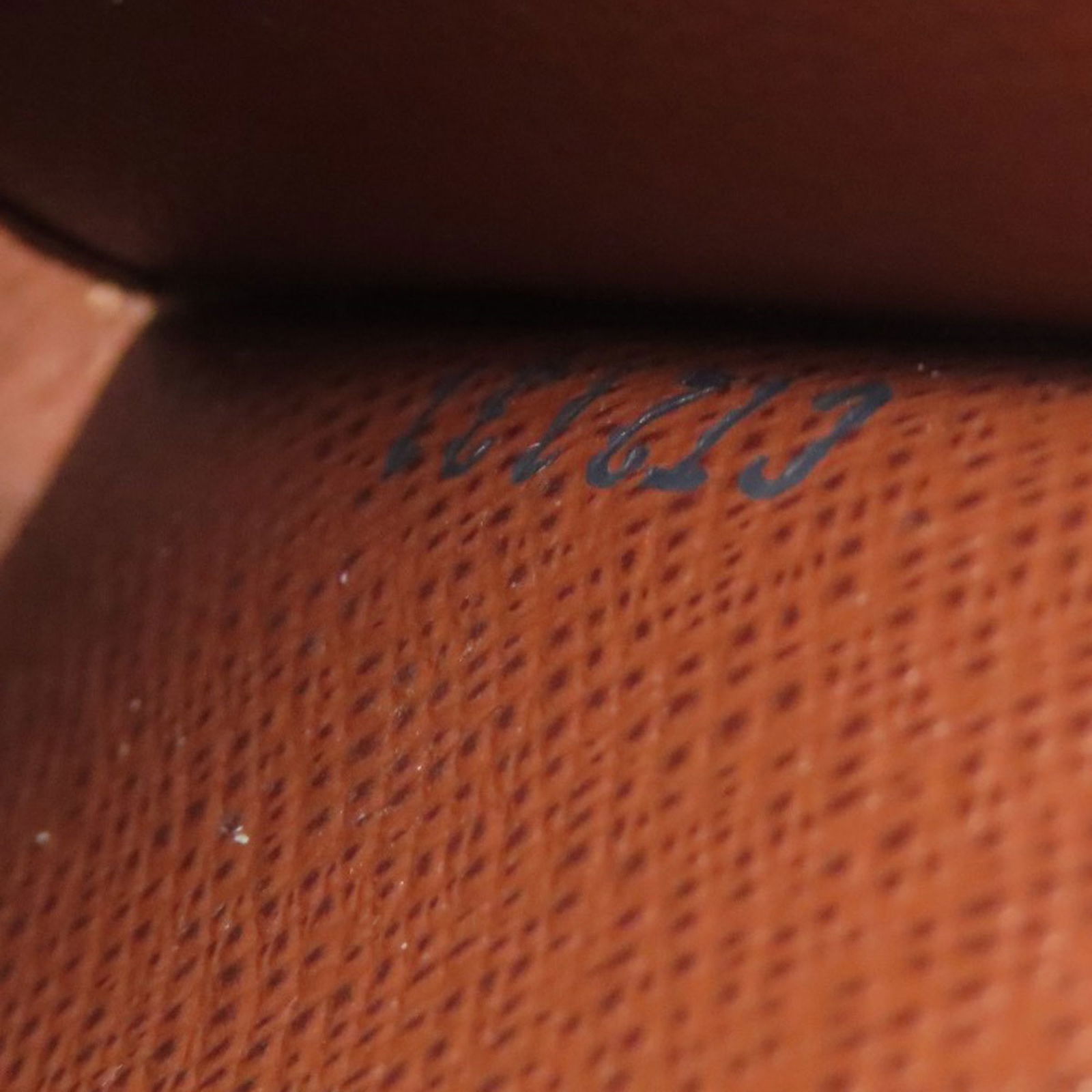 Monogram Louis Vuitton Keycase - 7