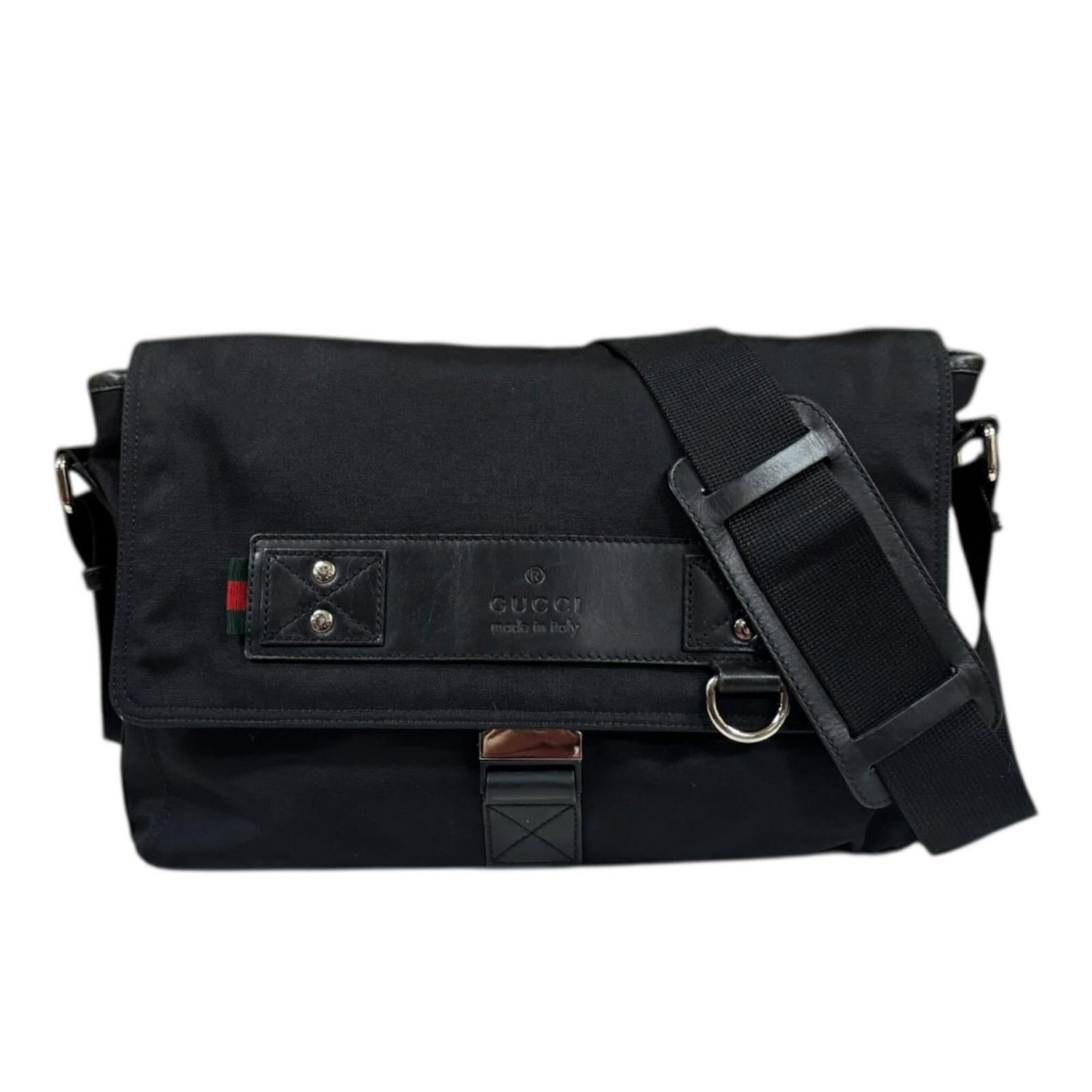 Leather - Gucci Shoulder Bag Canvas: Leather - Gucci Shoulder Bag Canvas This listing features Leather - Gucci Shoulder Bag Canvas. Item specifics are provided below. Item Specifics: Brand: Gucci Type: Shoulder Bag Material: Canvas ,