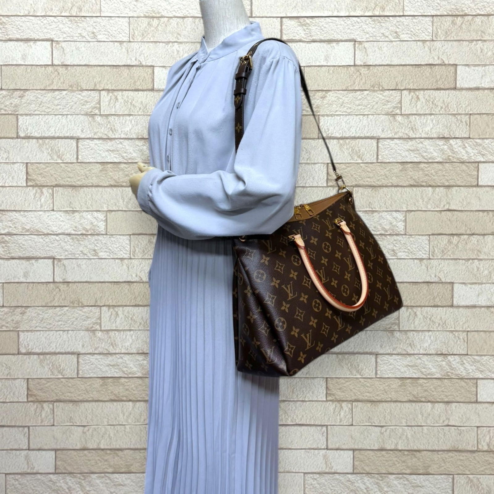 Monogram Louis Vuitton Shoulder Bag - 2