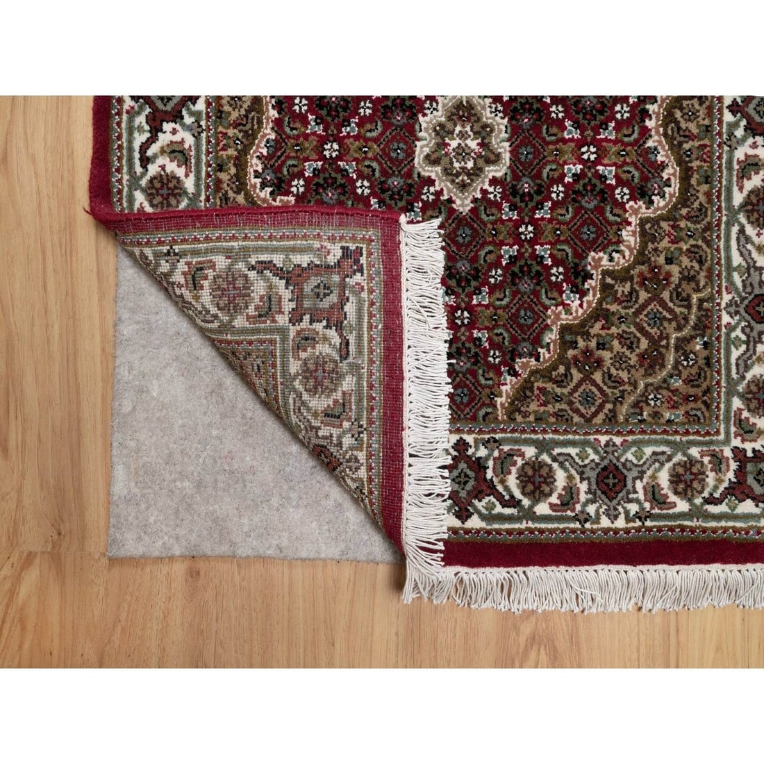 Wool 2'8"x4'3" Red Hand Knotted Rug Tebraz Mahi with Medallion Design Pure - 3