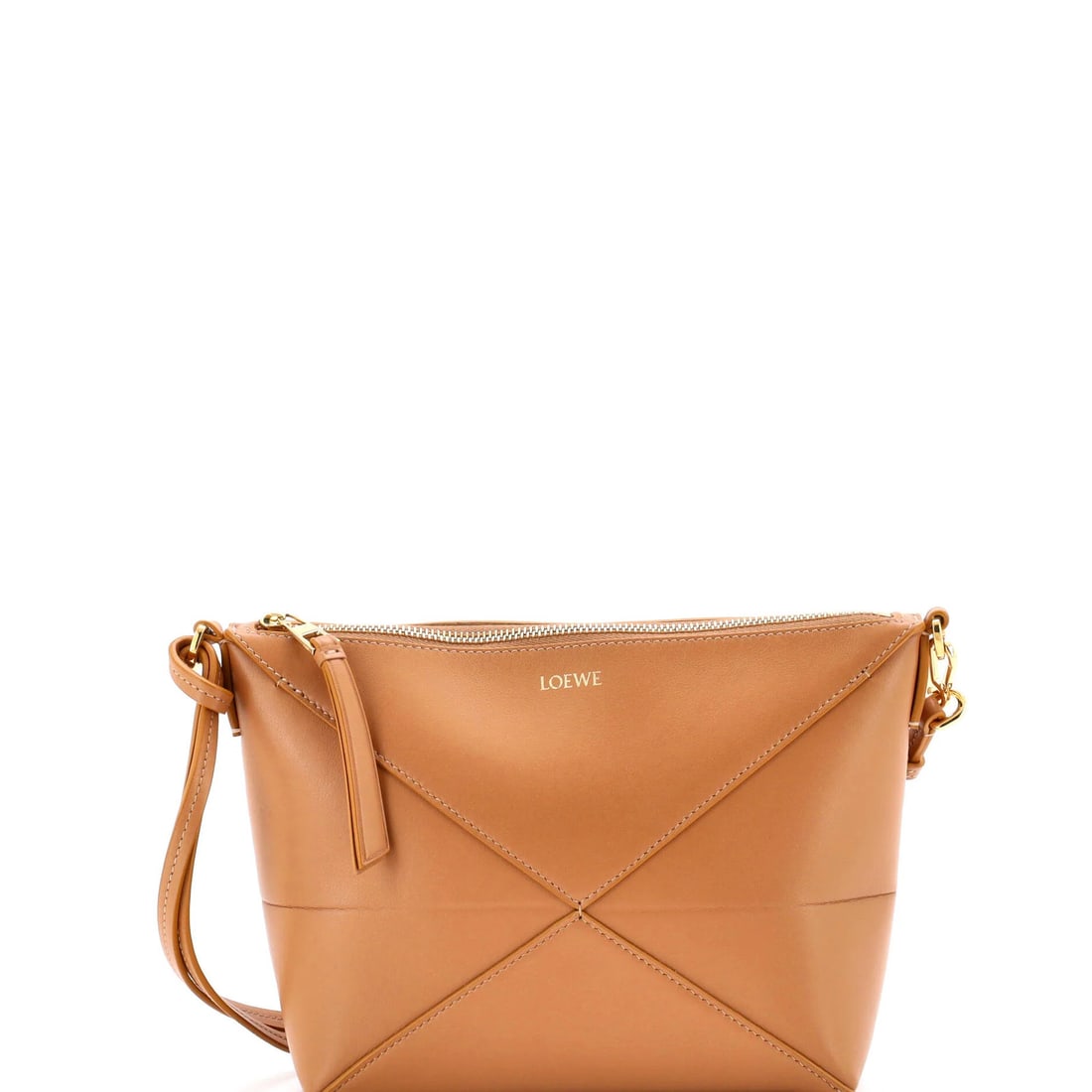 Leather Loewe Puzzle Fold Pouch Bag: Leather Loewe Puzzle Fold Pouch Bag This listing features Leather Loewe Puzzle Fold Pouch Bag. Item specifics are provided below. Item Specifics: Brand: Loewe Exterior Material: Leather Style: Shoulde