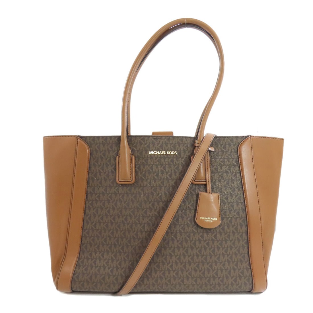 PVC Michael Kors MK Signature 2WAY Tote Bag: PVC Michael Kors MK Signature 2WAY Tote Bag This listing features PVC Michael Kors MK Signature 2WAY Tote Bag. Item specifics are provided below. Item Specifics: Brand: Michael Kors Style: Tote Bag Ex