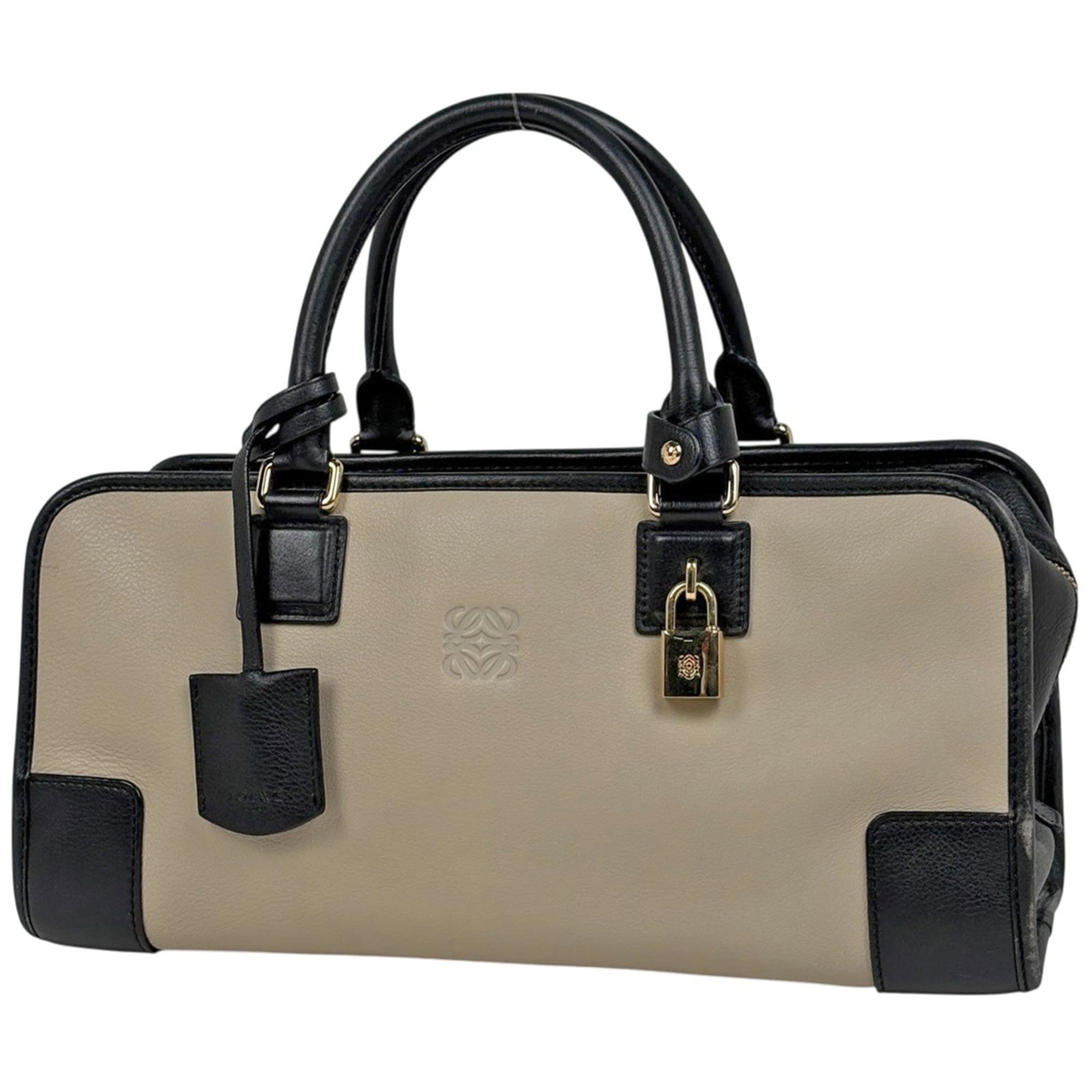 Leather Loewe Handbag: Leather Loewe Handbag This listing features Leather Loewe Handbag. Item specifics are provided below. Item Specifics: Brand: Loewe Type: Handbag Material: Leather Color: Black, Ivory Gender: Women Siz