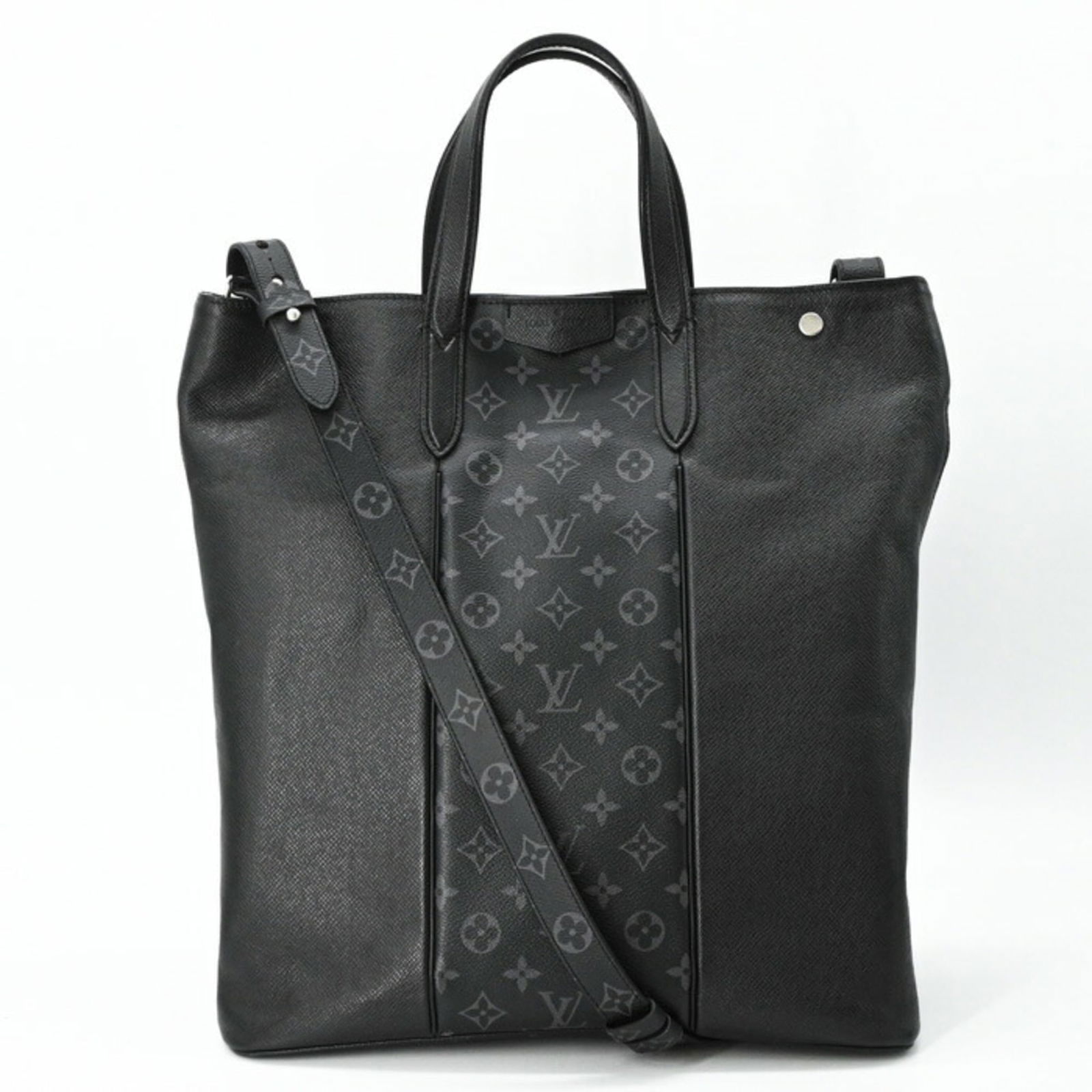 Monogram - Louis Vuitton Shoulder Bag - Tote Bag Taigarama: Monogram - Louis Vuitton Shoulder Bag - Tote Bag Taigarama This listing features Monogram - Louis Vuitton Shoulder Bag - Tote Bag Taigarama. Item specifics are provided below. Item Specifics: Brand: