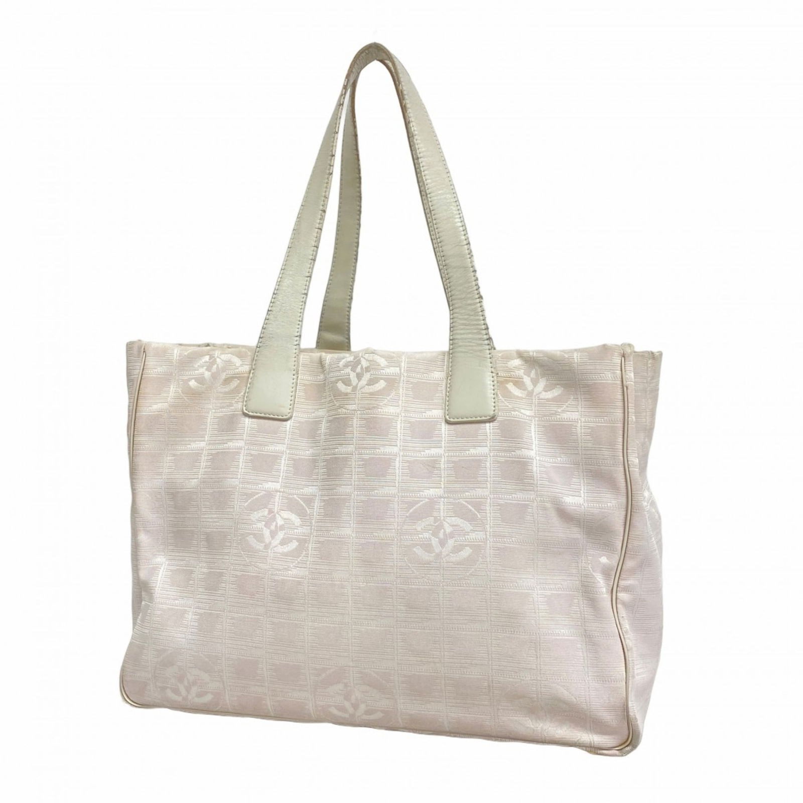 Nylon Chanel Tote Bag: Nylon Chanel Tote Bag This listing features Nylon Chanel Tote Bag. Item specifics are provided below. Item Specifics: Brand: Chanel Type: Tote Bag Material: Nylon Color: Pink, White Hardware Color: Go