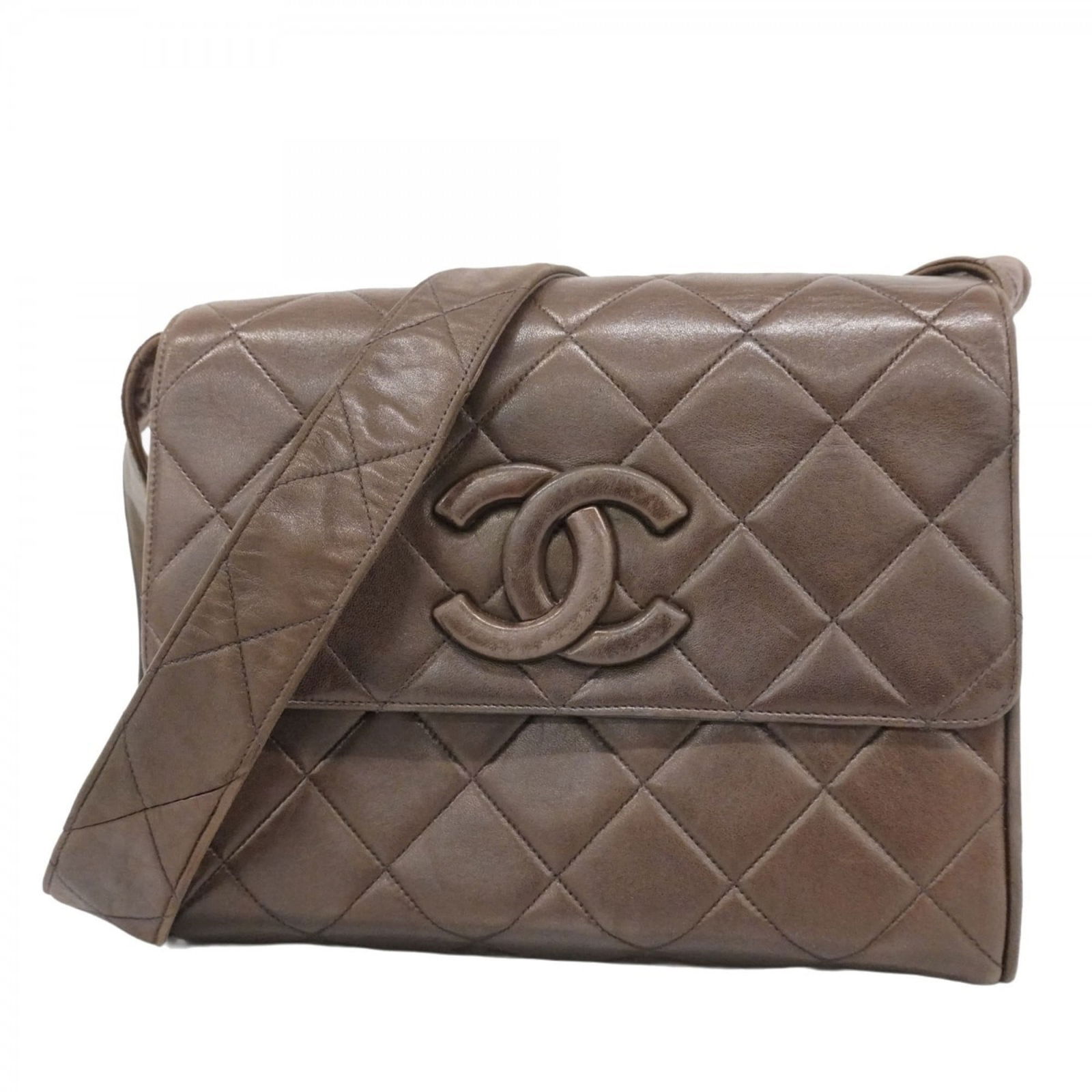 Leather Chanel Shoulder Bag: Leather Chanel Shoulder Bag This listing features Leather Chanel Shoulder Bag. Item specifics are provided below. Item Specifics: Brand: Chanel Type: Shoulder Bag Material: Leather Leather/Fur Type: