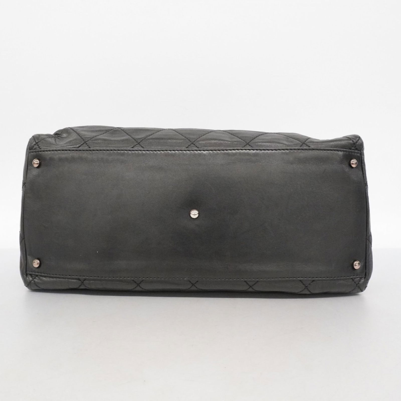 Leather Chanel Handbag - 3