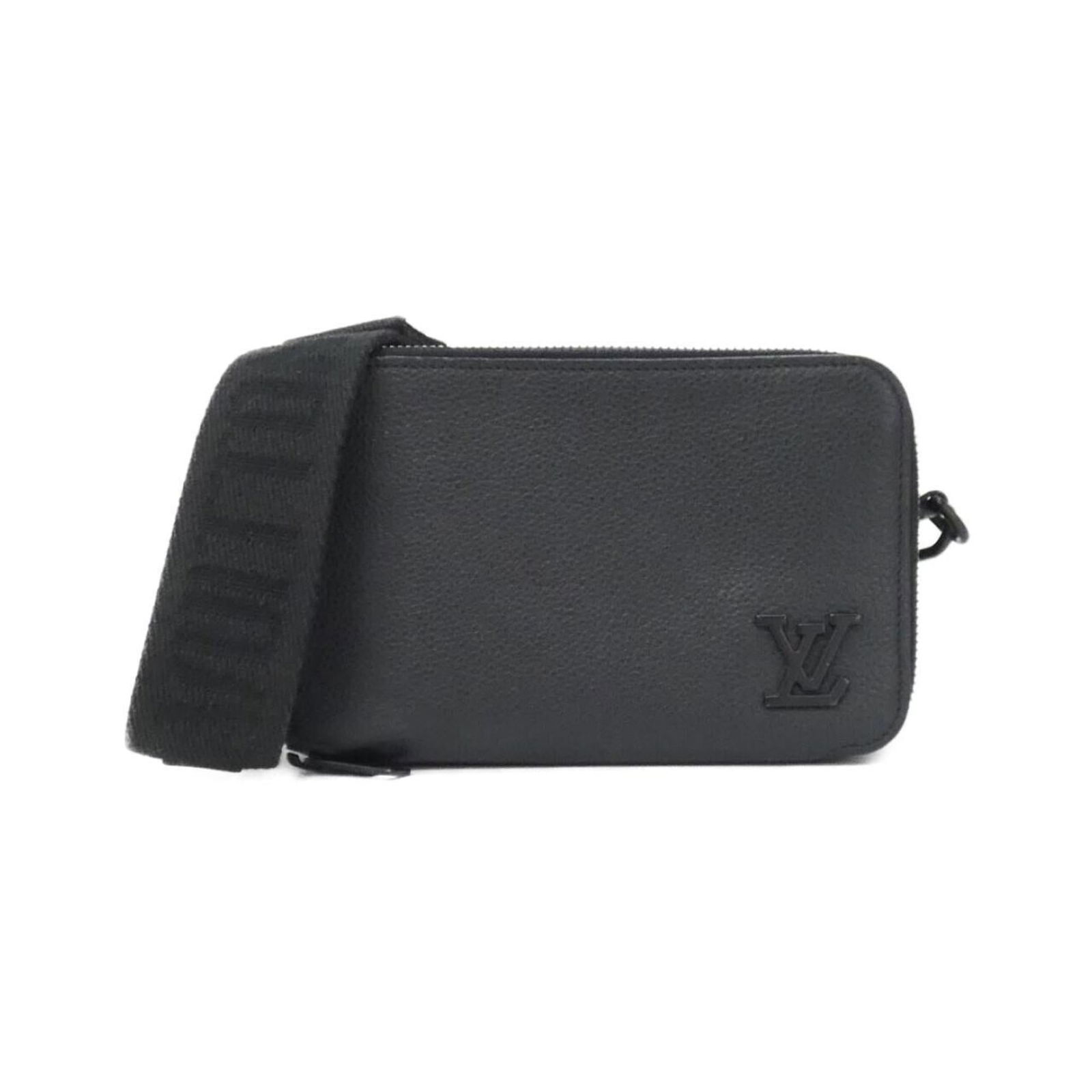 Leather Louis Vuitton Shoulder Bag: Leather Louis Vuitton Shoulder Bag This listing features Leather Louis Vuitton Shoulder Bag. Item specifics are provided below. Item Specifics: Brand: Louis Vuitton Type: Shoulder Bag Material: