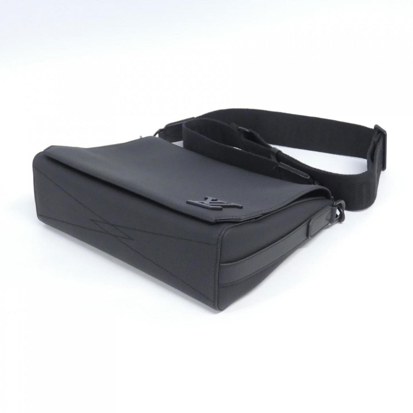 Leather Louis Vuitton Shoulder Bag - 3