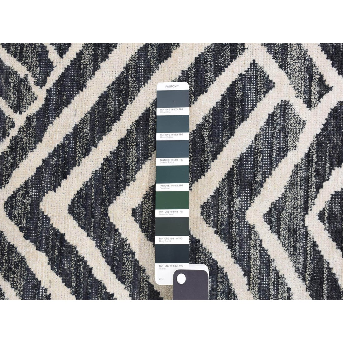 Rug 2'2"x2'2" Black Modern Design Silk with Wool Hand Knotted Sample Mat - 4