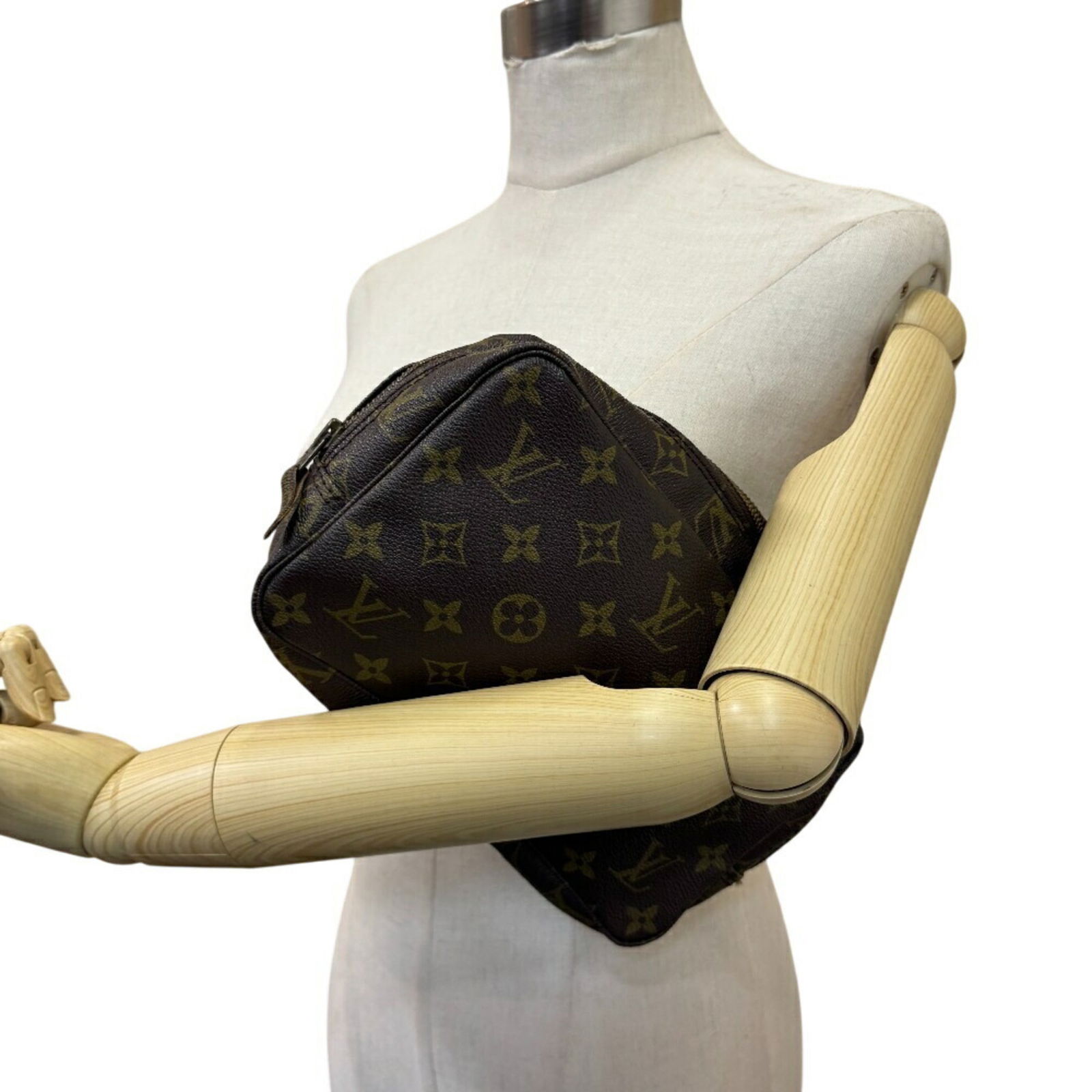 Monogram Louis Vuitton Pouch - 8