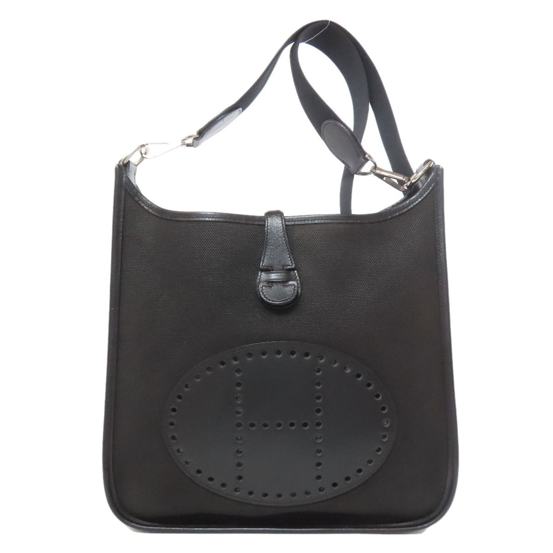 Towar HERMES Evelyne1 PM SilverHardware Shoulder Bag: Towar HERMES Evelyne1 PM SilverHardware Shoulder Bag This listing features Towar HERMES Evelyne1 PM SilverHardware Shoulder Bag. Item specifics are provided below. Item Specifics: Brand: HERMES