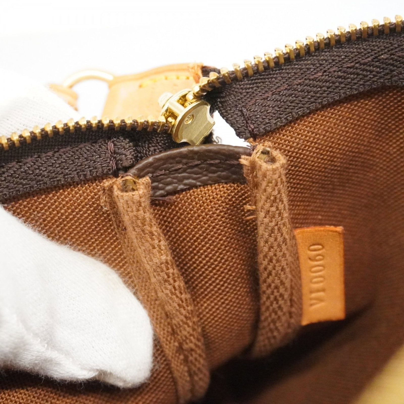 Pouch Louis Vuitton - 9