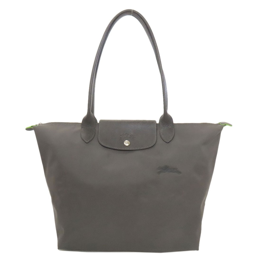 Nylon Longchamp Le Pliage Tote Bag: Nylon Longchamp Le Pliage Tote Bag This listing features Nylon Longchamp Le Pliage Tote Bag. Item specifics are provided below. Item Specifics: Brand: Longchamp Style: Tote Bag Exterior Material:
