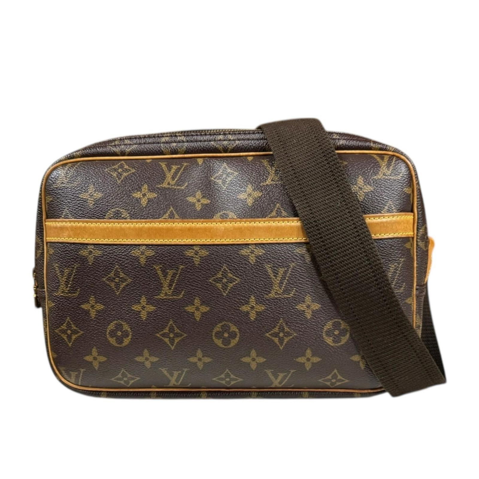 Monogram Louis Vuitton Shoulder Bag: Monogram Louis Vuitton Shoulder Bag This listing features Monogram Louis Vuitton Shoulder Bag. Item specifics are provided below. Item Specifics: Brand: Louis Vuitton Type: Shoulder Bag Material: