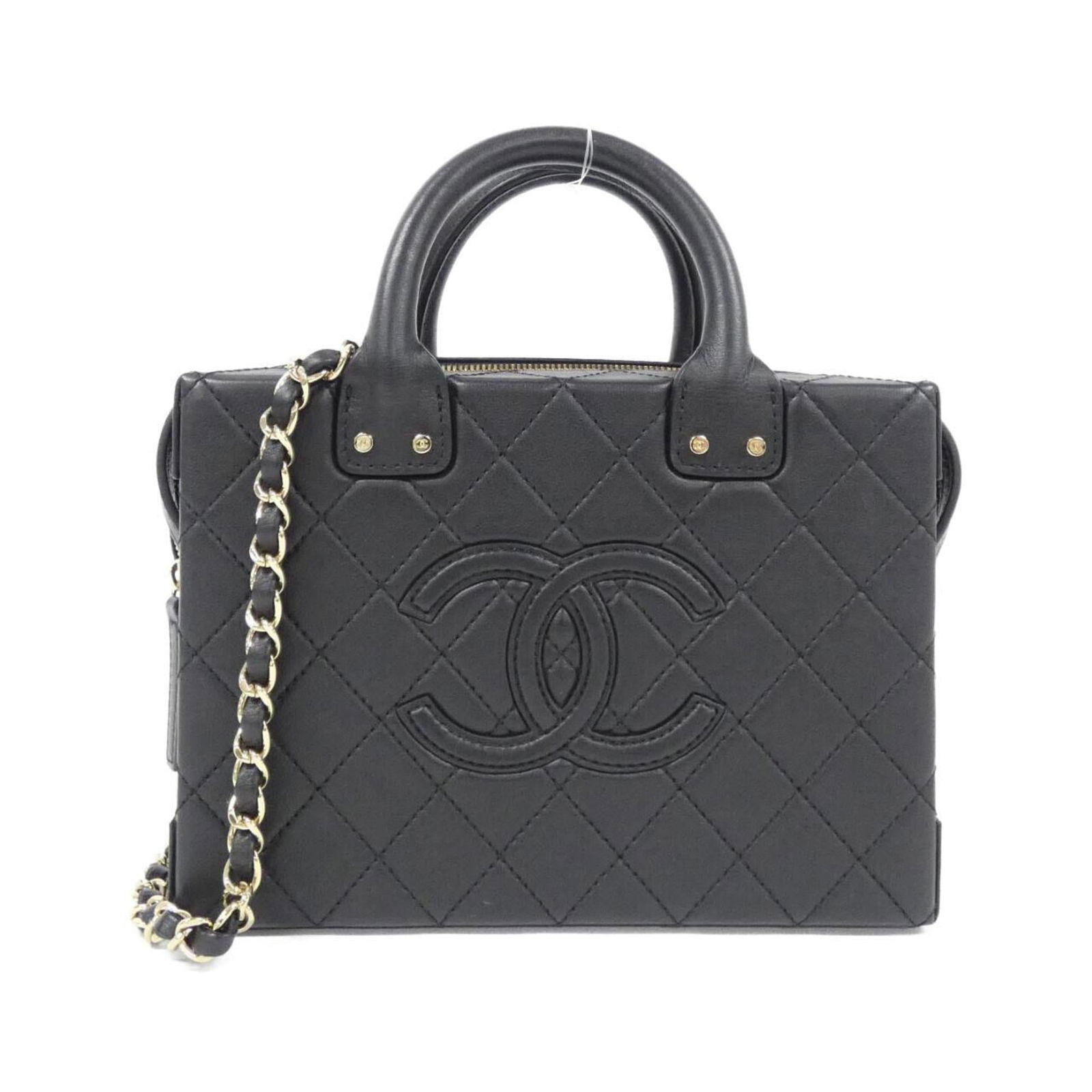 Leather Chanel Handbag: Leather Chanel Handbag This listing features Leather Chanel Handbag. Item specifics are provided below. Item Specifics: Brand: Chanel Type: Handbag Material: Leather Leather/Fur Type: Calfskin Color: